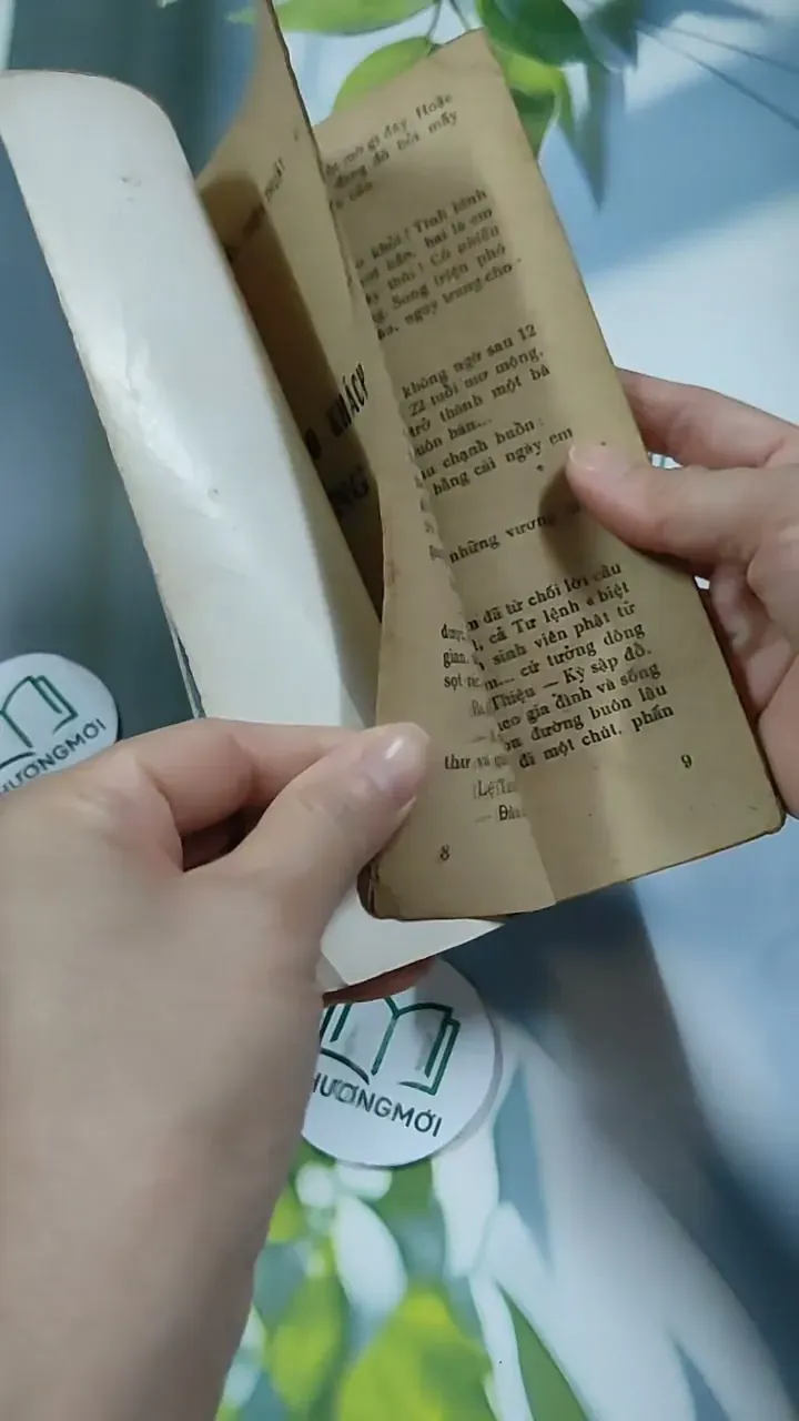 Người Vào Khách Sạn Hoàng Gia - Nguyễn Thiện Thuật 713874