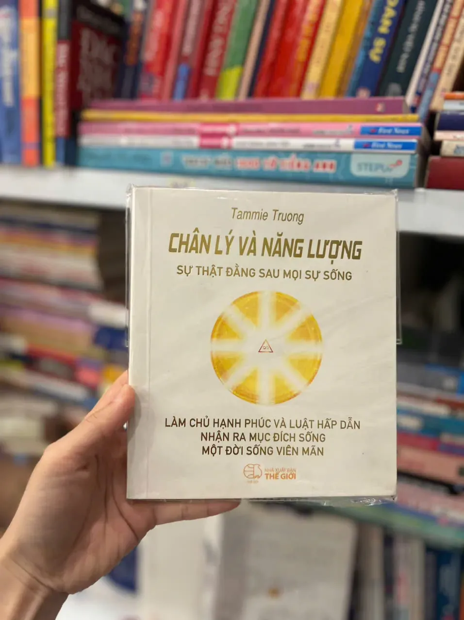 Chân lý và Năng lượng by  - Sách Book Cover - Ngọc Hiển Books