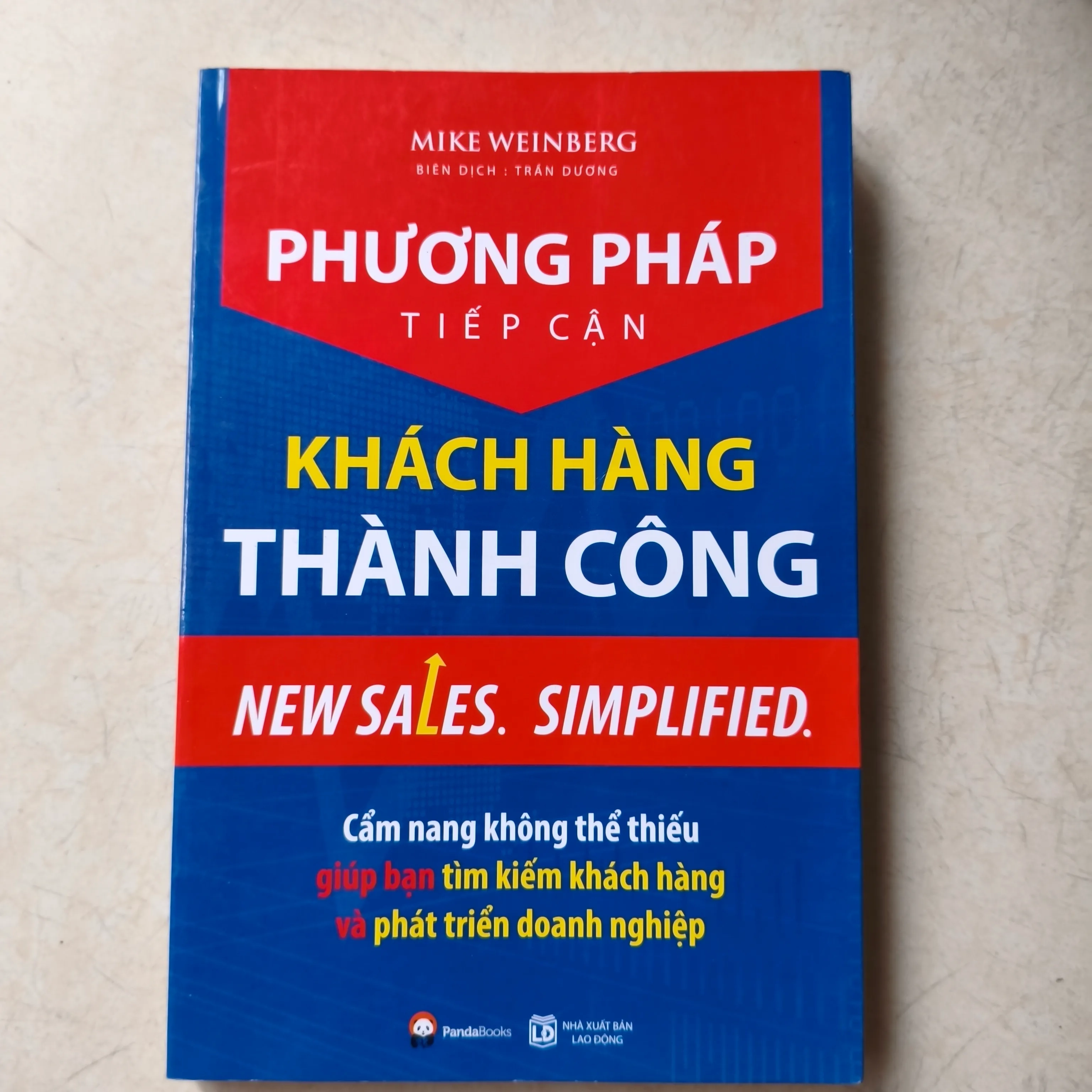 Phương pháp tiếp cận khách hàng thành công 🌱 by  - Sách Book Cover - Ngọc Hiển Books