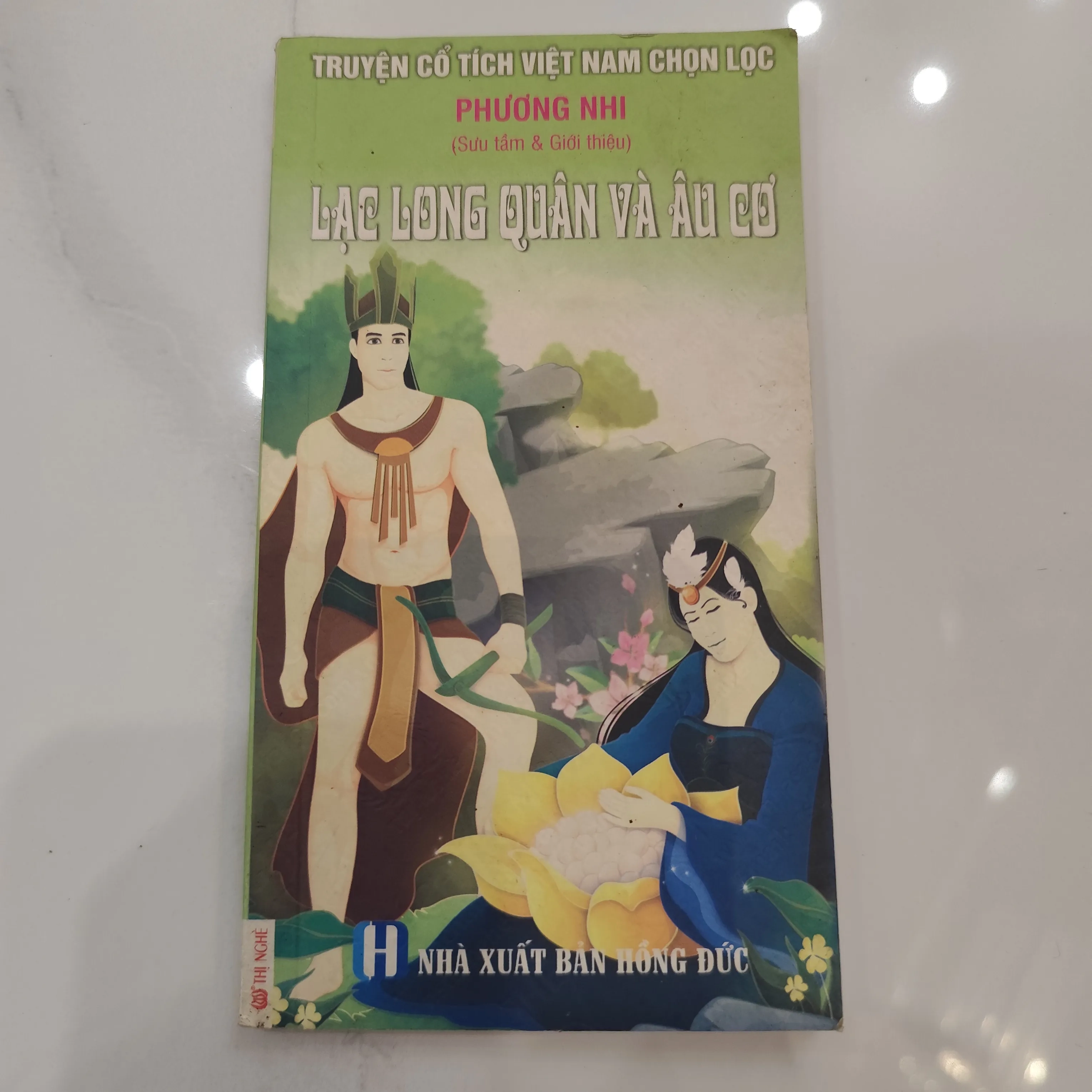 Truyện cổ tích Việt Nam chọn lọc Lạc Long Quân và Âu Cơ by  - Sách Book Cover - Ngọc Hiển Books