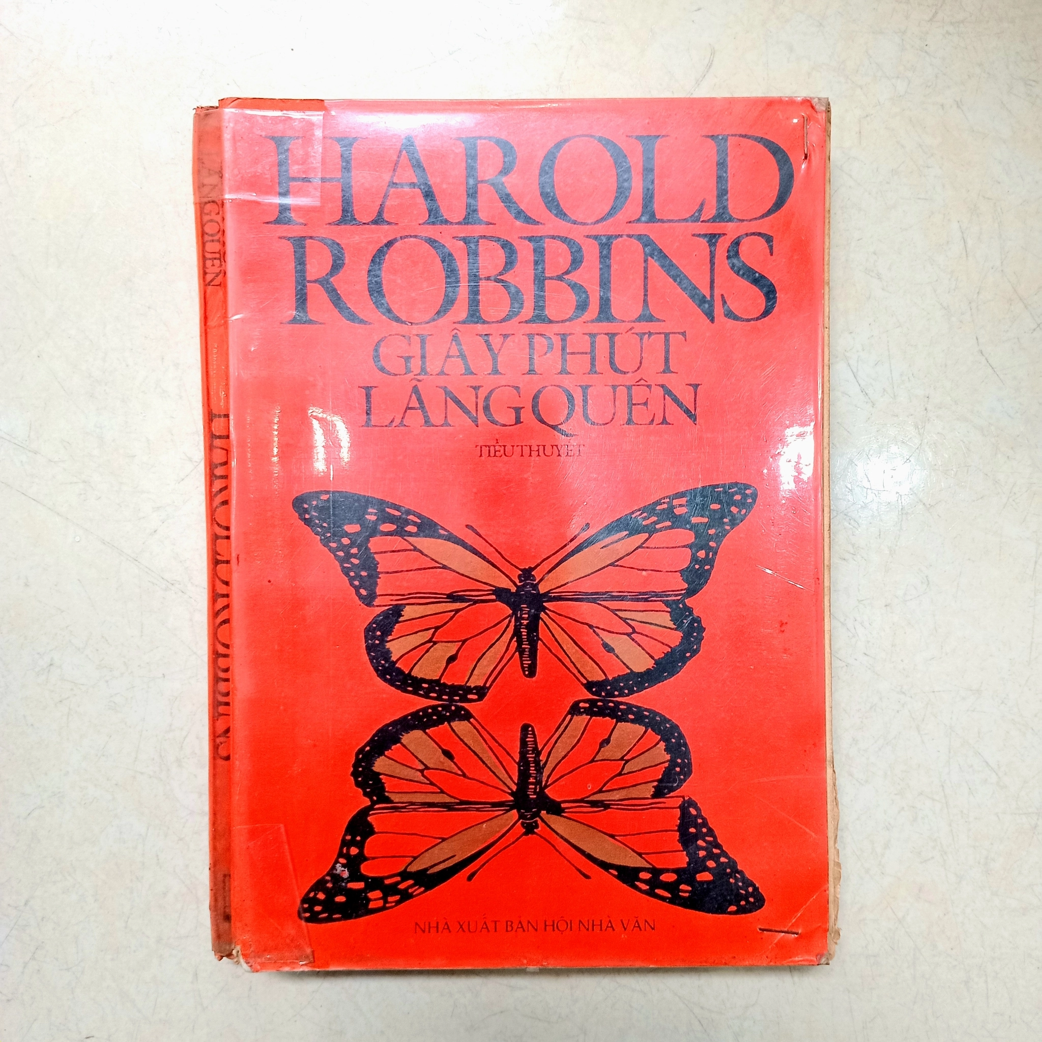 Giây phút lãng quên 📚 by  - Sách Book Cover - Ngọc Hiển Books