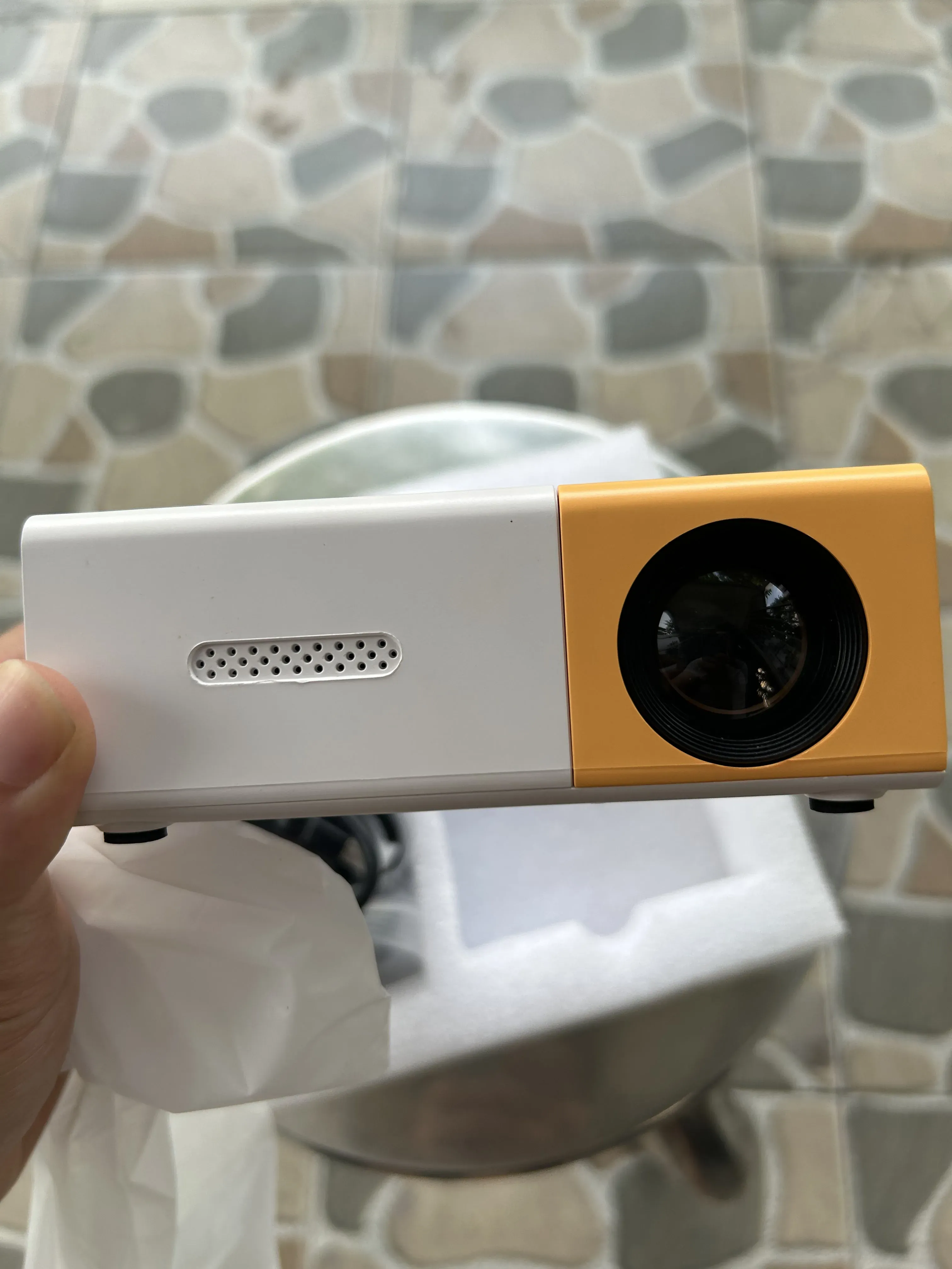 Máy chiếu mini YG 300 (như mới)