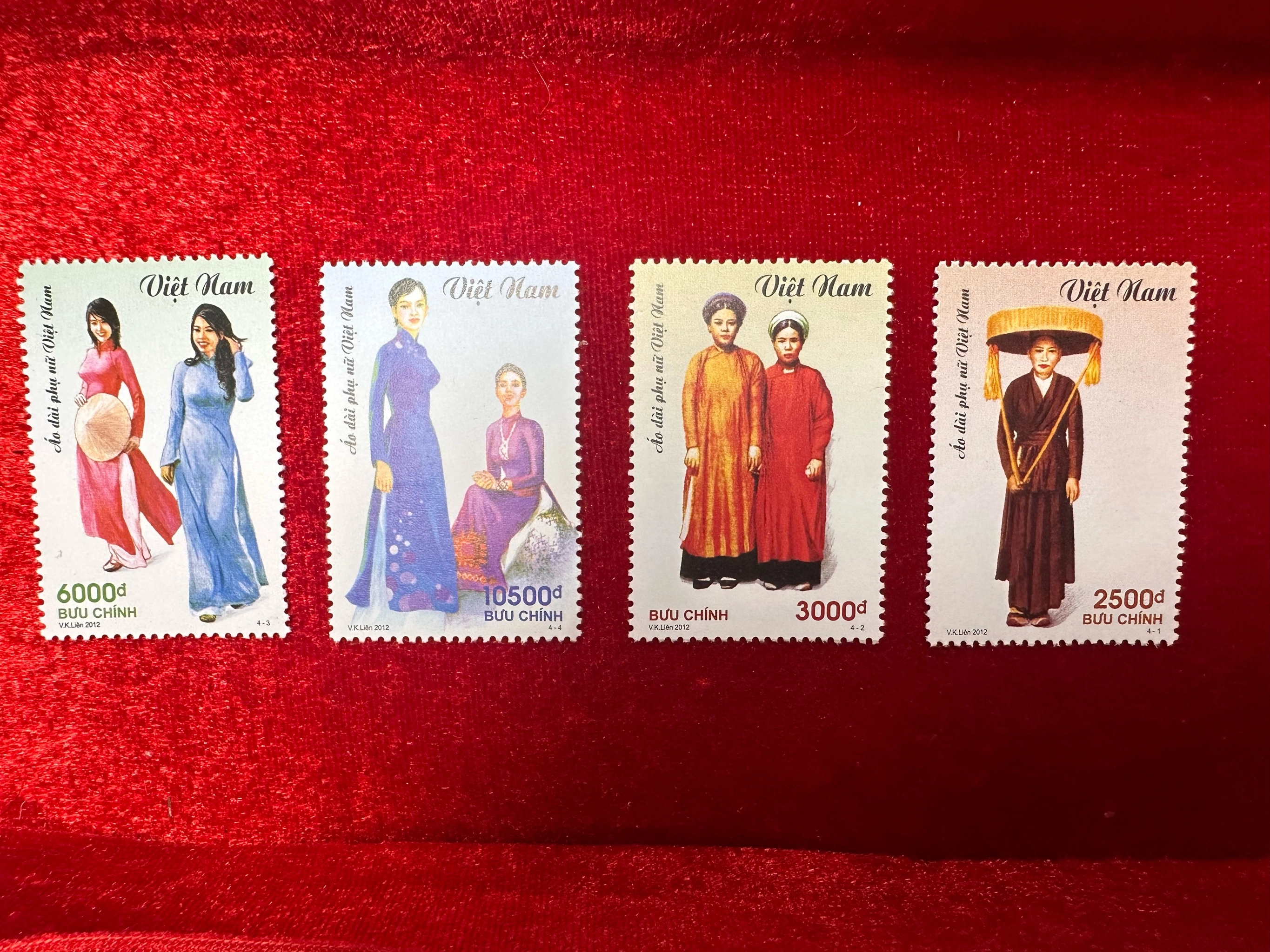 Tem sưu tầm - Áo dài phụ nữ Việt Nam by  - Sách Book Cover - Ngọc Hiển Books