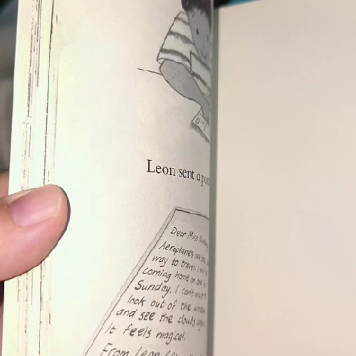 Ngoại văn về lòng dũng cảm (nhiều mình hoạ, ít chữ cho bé làm quen tiếng Anh) - LEON