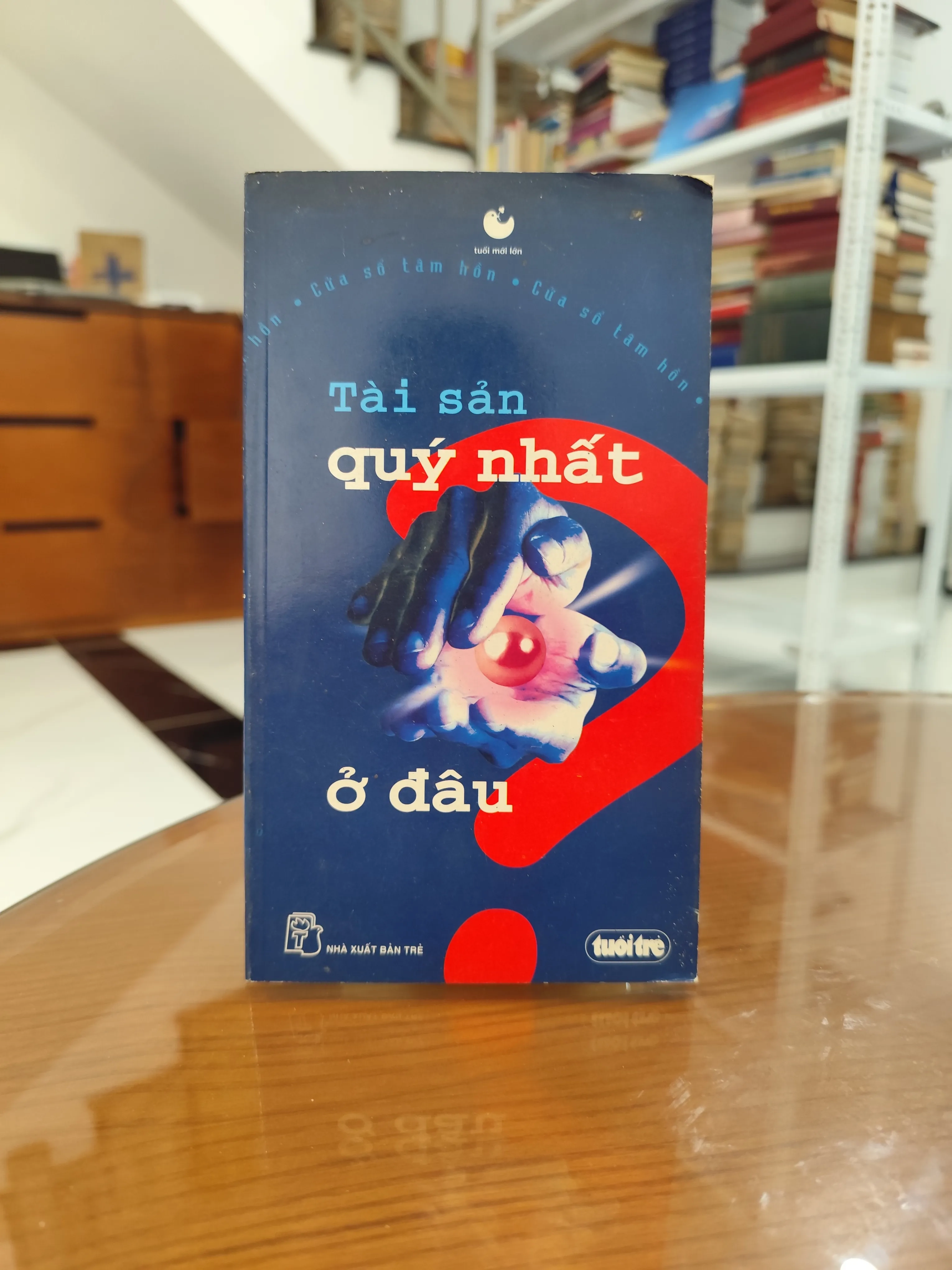 Tài sản quý nhất ở đâu by  - Sách Book Cover - Ngọc Hiển Books