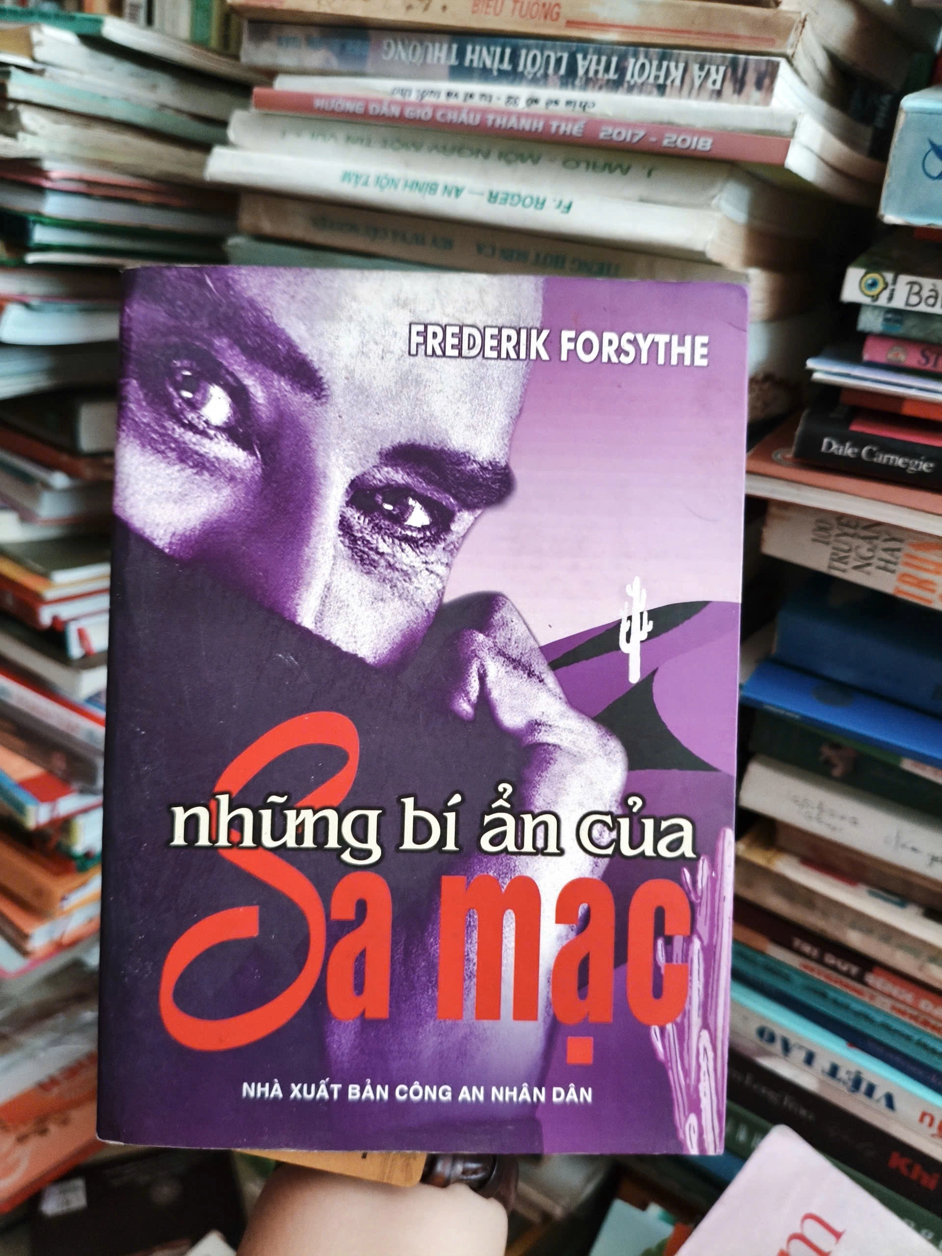 Những Bí Ẩn Của Sa Mạc by  - Sách Book Cover - Ngọc Hiển Books