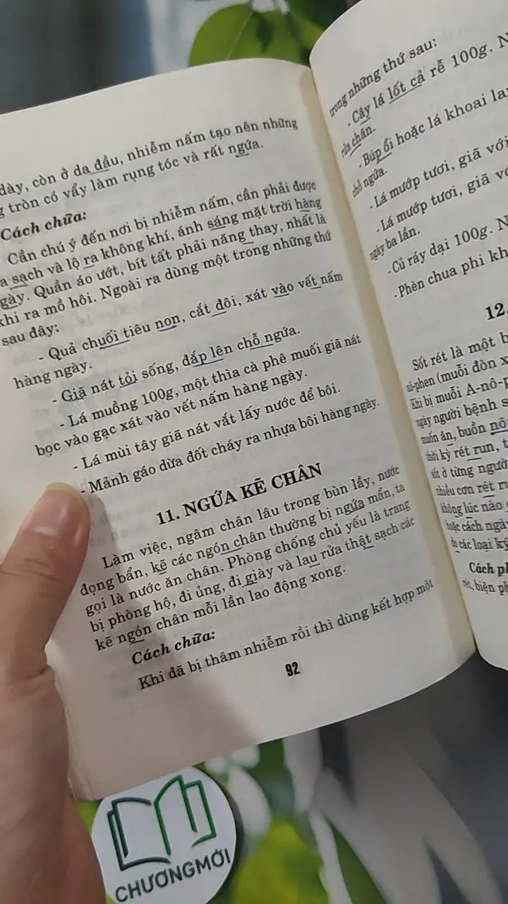 Cẩm Nang Thầy Thuốc Gia Đình: Chữa Bệnh Không Dùng Thuốc - Lê Minh 780842