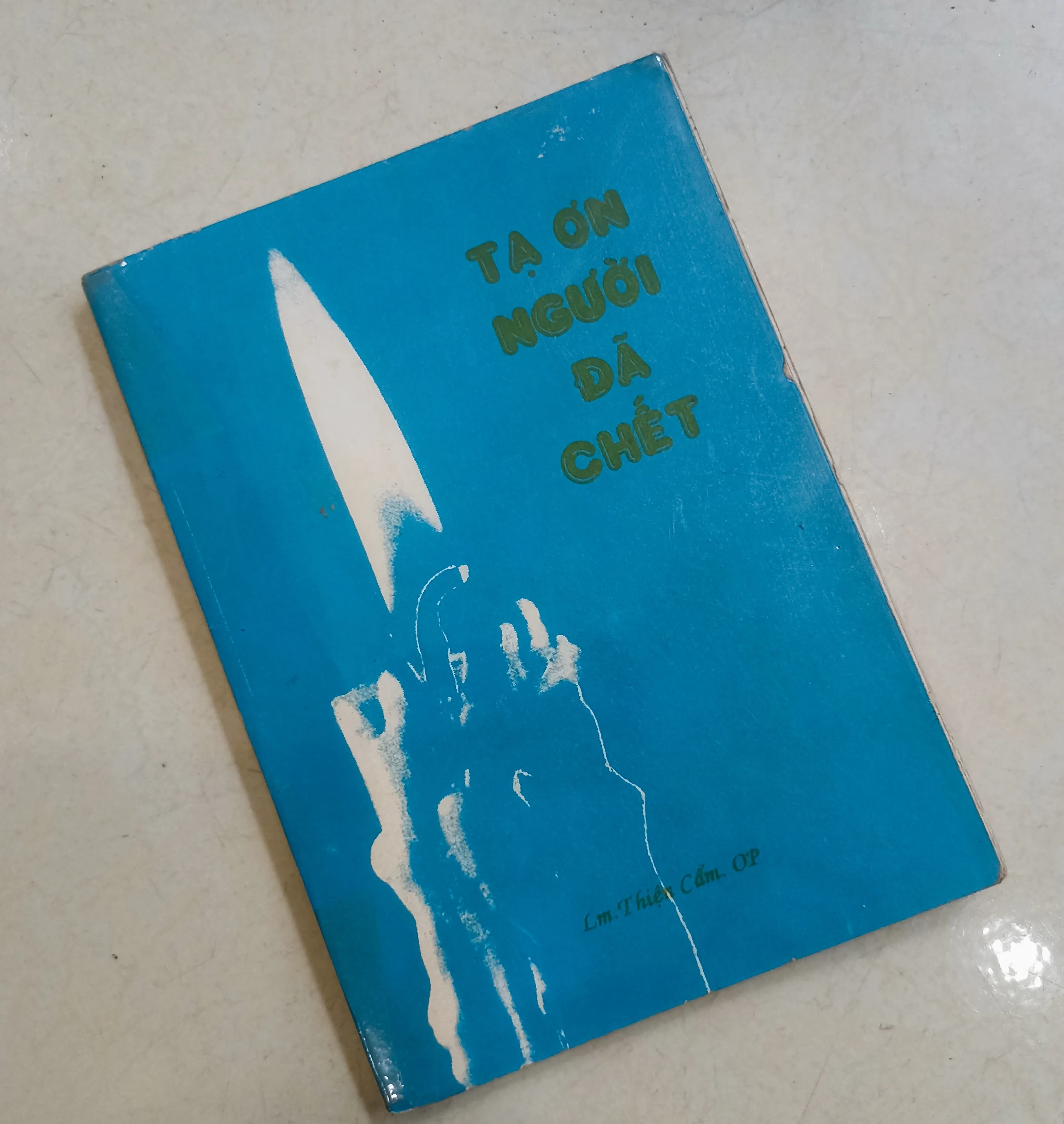 Tạ ơn người đã chết 🌻 by  - Sách Book Cover - Ngọc Hiển Books