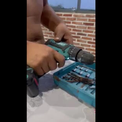 Máy khoan pin hiệu Makita 431251