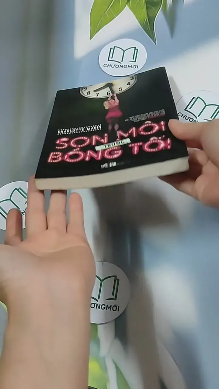 Son môi trong bóng tối - Charlotte Marin 698569