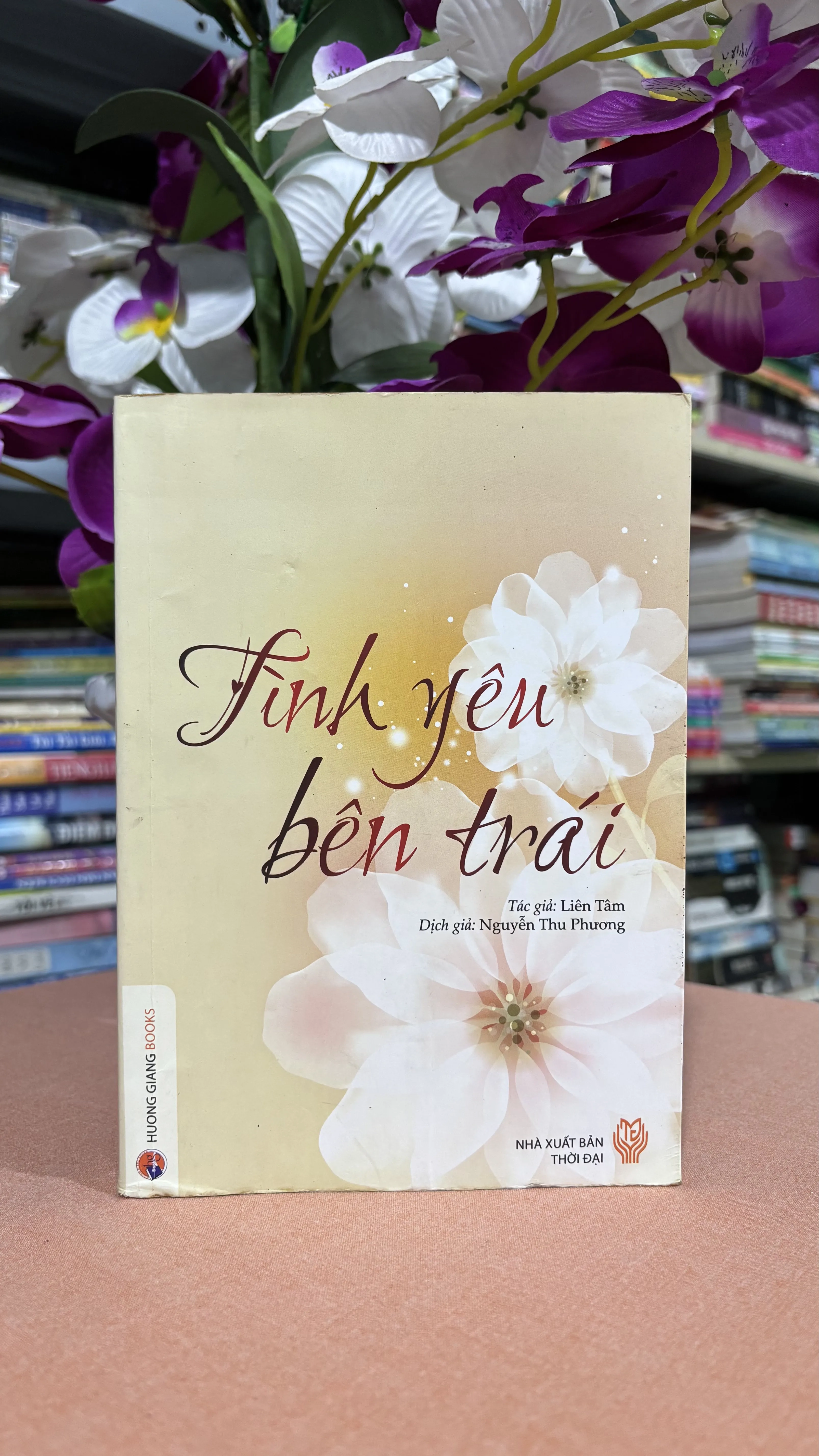 Tình yêu bên trái 🌊 by  - Sách Book Cover - Ngọc Hiển Books
