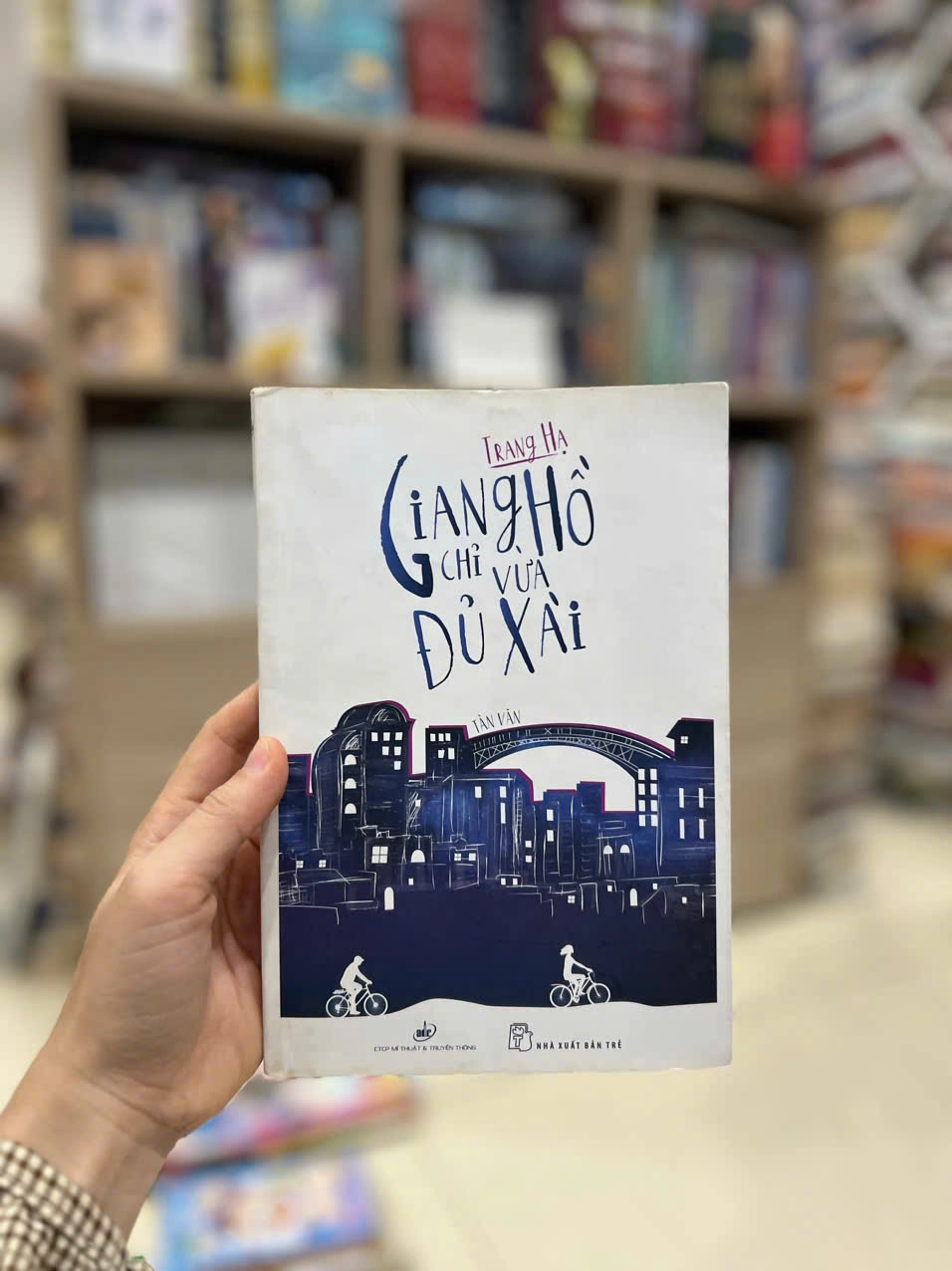 Giang Hồ Chỉ Vừa Đủ Xài by  - Sách Book Cover - Ngọc Hiển Books