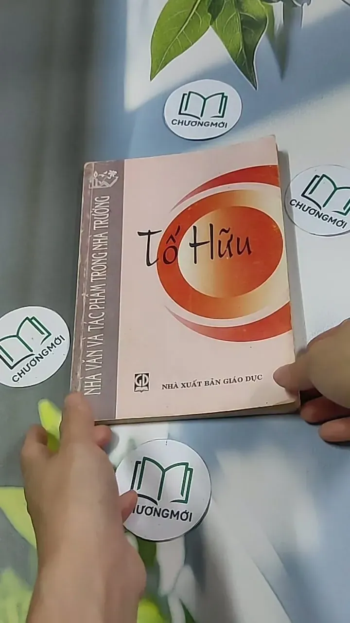 Tố Hữu - Nhà văn và tác phẩm trong nhà trường (1999) 698554