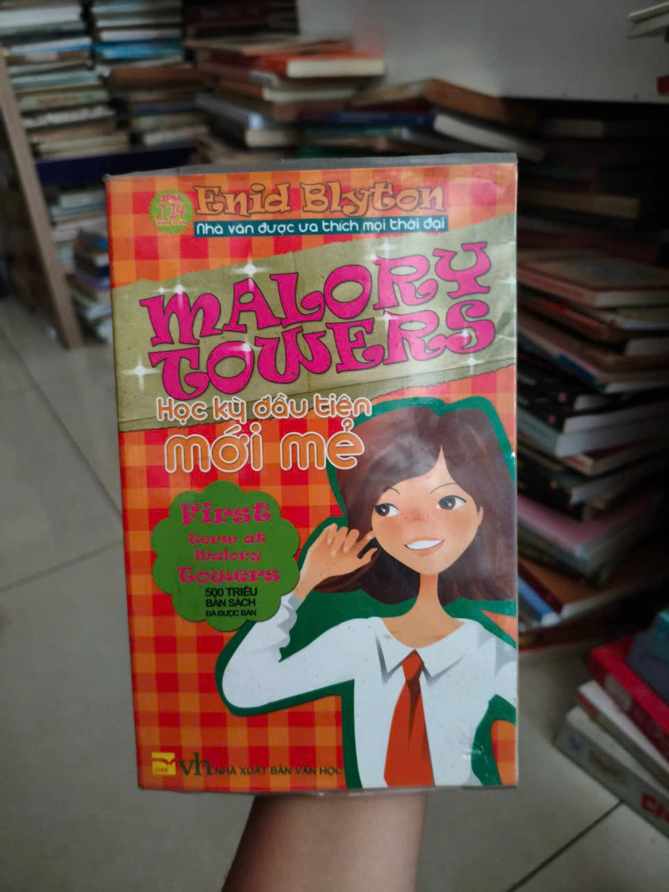 Tòa tháp Malory: Học kỳ đầu mới mẻ by  - Sách Book Cover - Ngọc Hiển Books