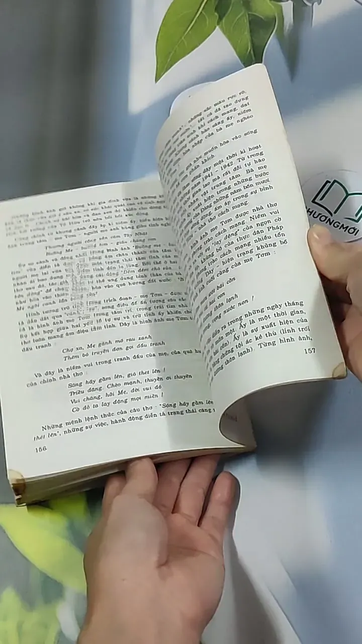 Tố Hữu - Nhà văn và tác phẩm trong nhà trường (1999) 698554