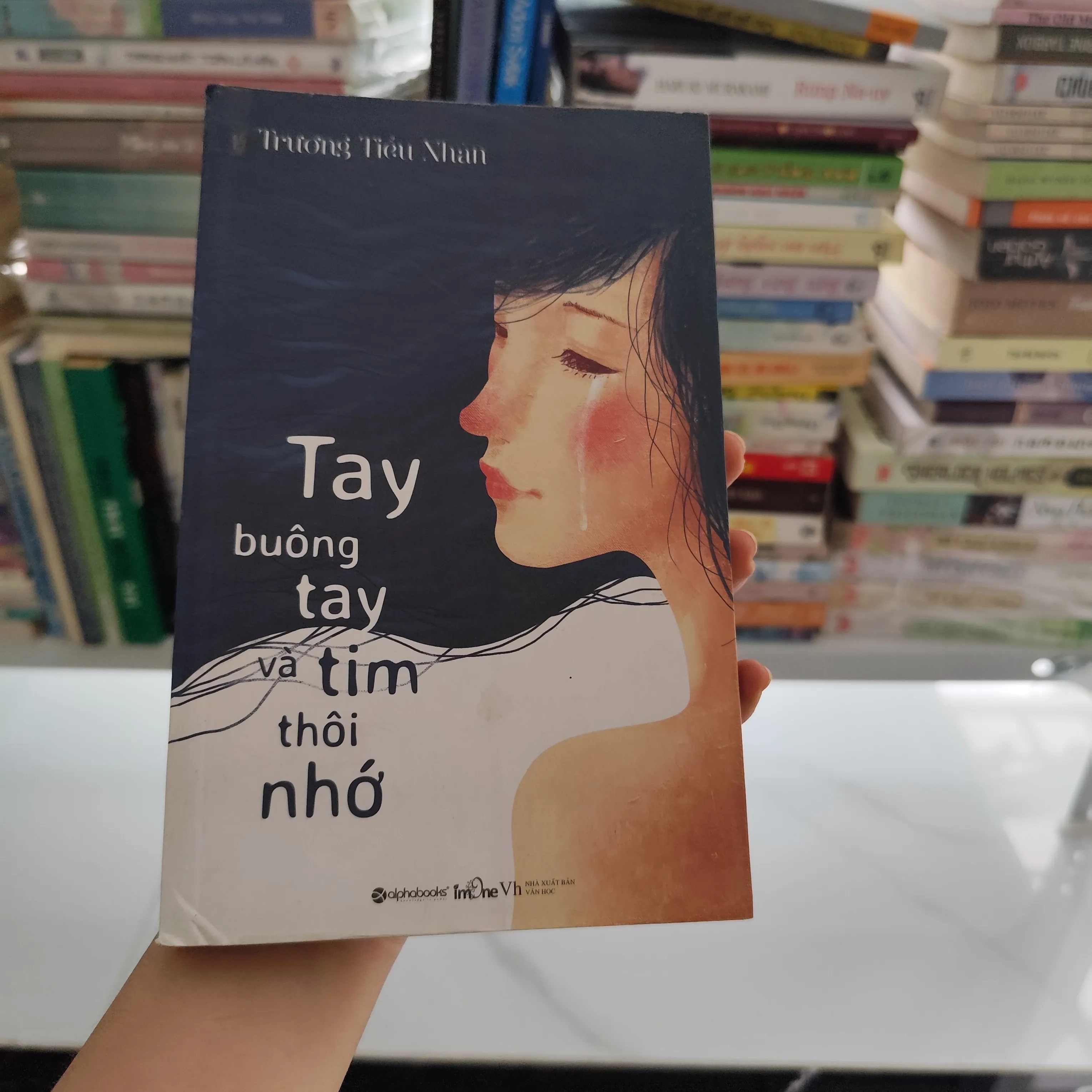 Tay buông tay và tim thôi nhớ by  - Sách Book Cover - Ngọc Hiển Books