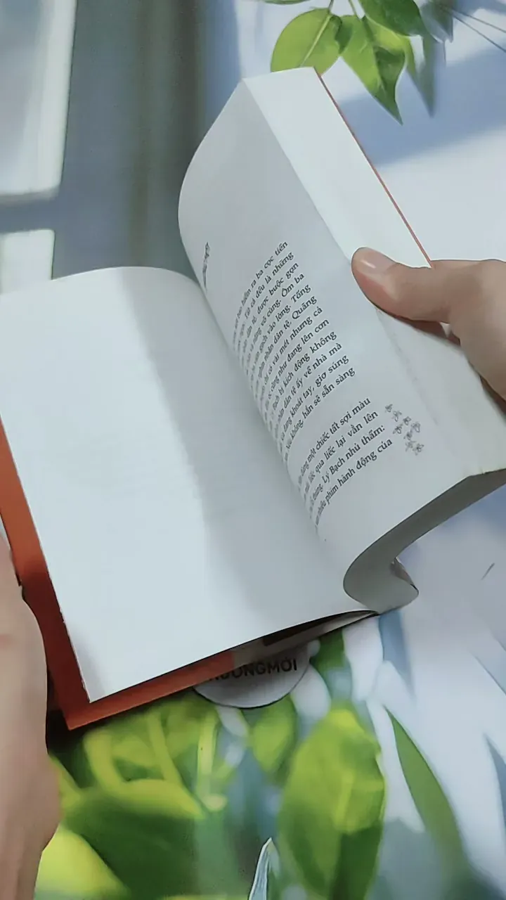 Gần Mặt Cách Lòng - Tạ Hồng 744733