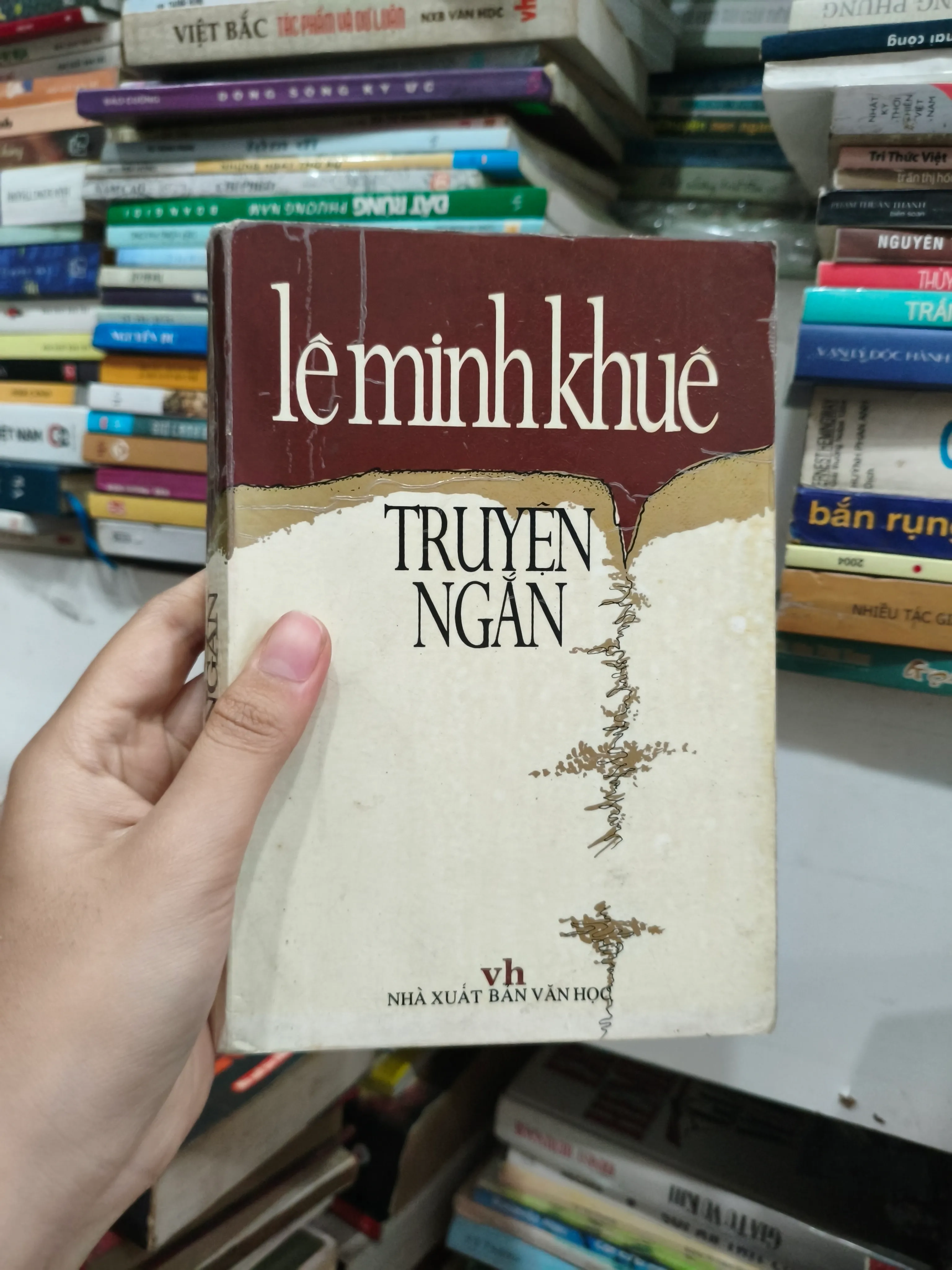 Truyện ngắn của nhà văn Lê Minh Khuê 🌱 by  - Sách Book Cover - Ngọc Hiển Books