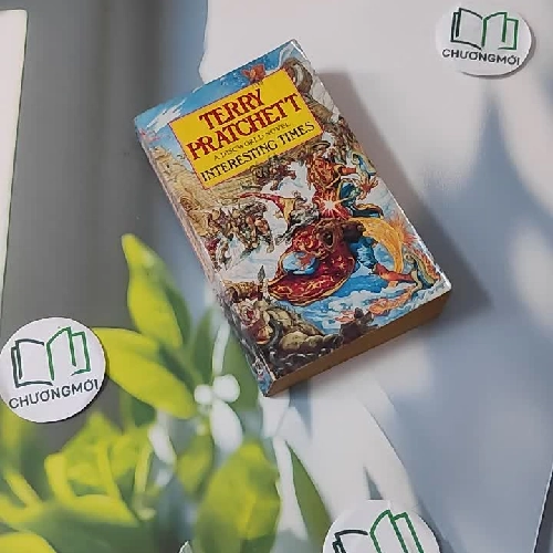 [MIỄN PHÍ BỌC SÁCH] [XƯA] Interesting Times (1994) - Terry Pratchett