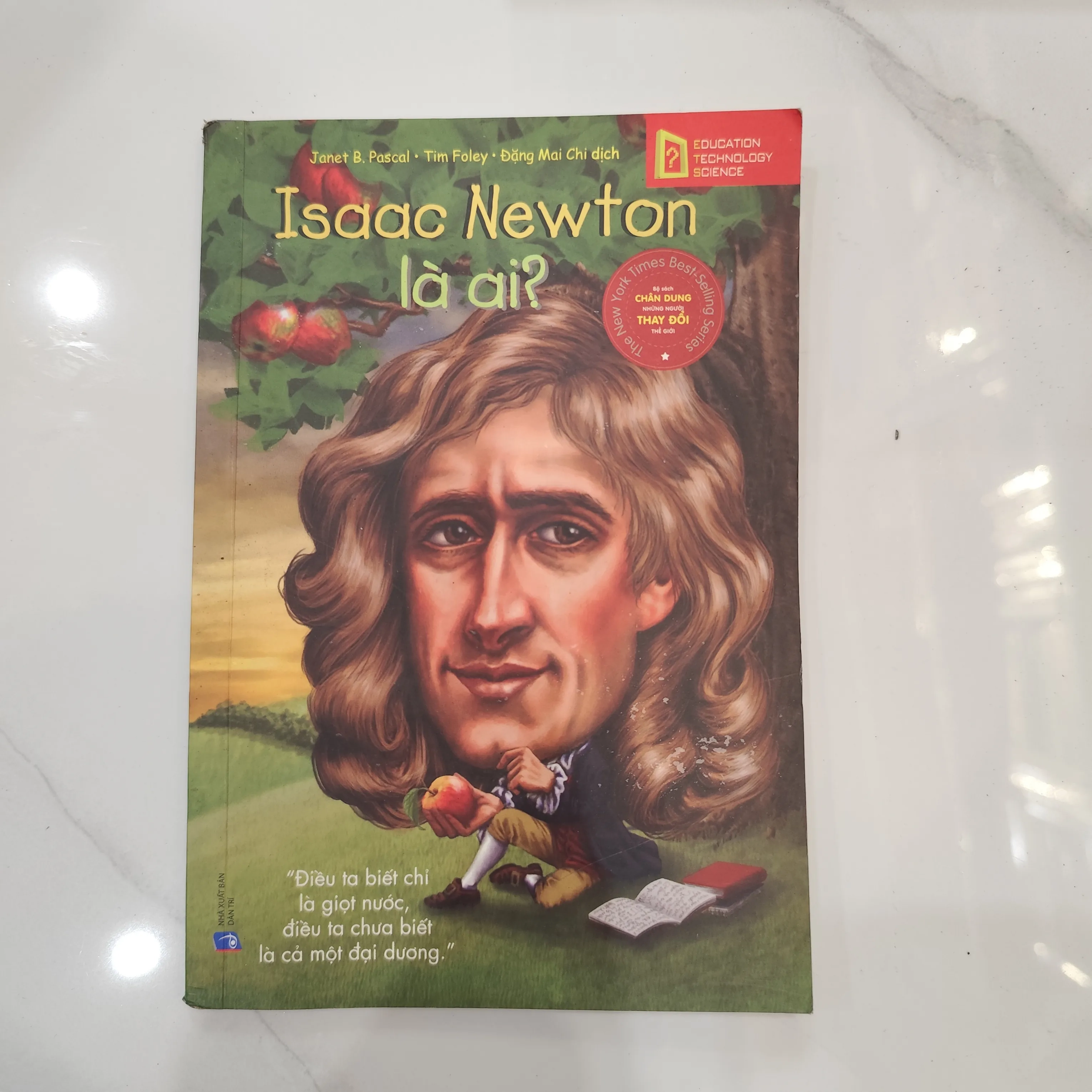 Isaac Newton là ai? by  - Sách Book Cover - Ngọc Hiển Books