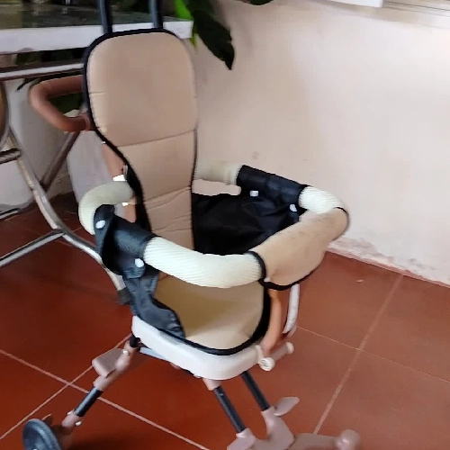 Xe đẩy em bé gấp gọn tiện lợi xài vài lần 930906