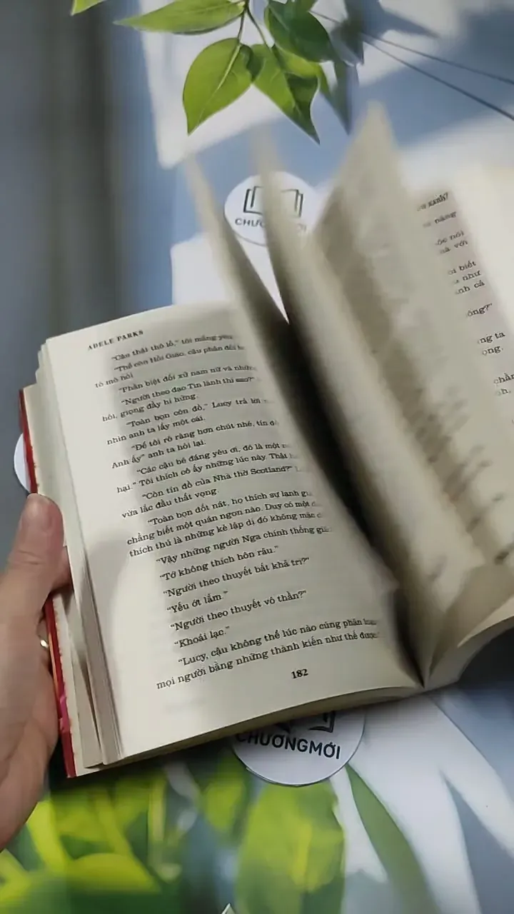 Bên Kia Đồi Cỏ Còn Xanh? - Adele Parks 707251