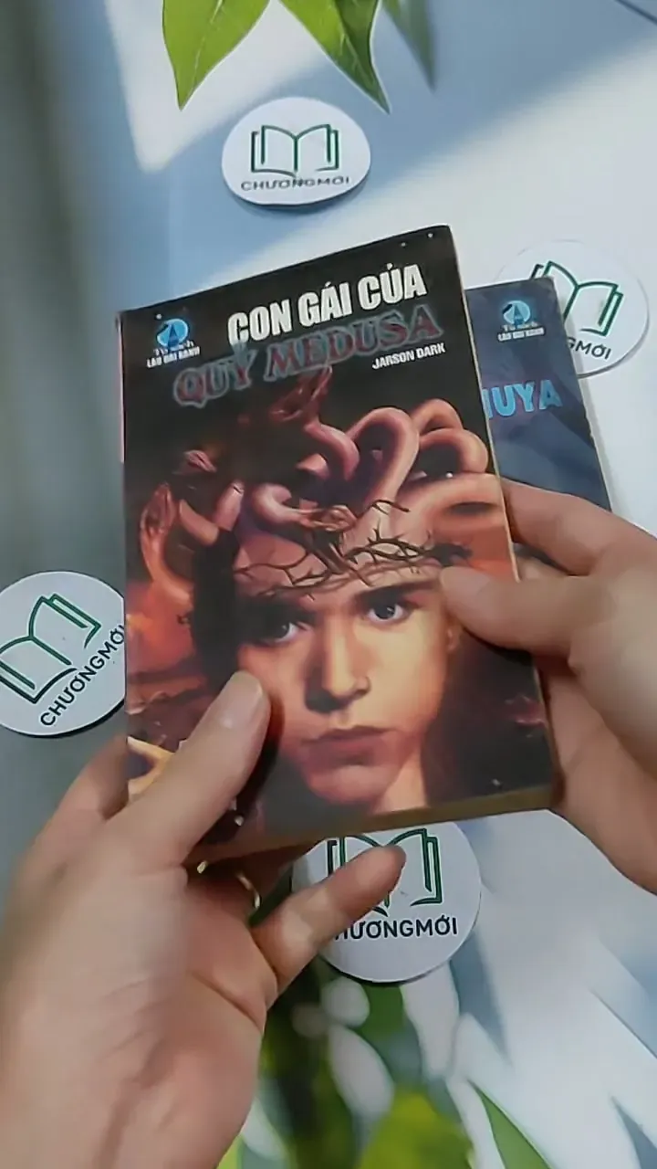 Combo Truyện: Ánh Lửa Vườn Khuya, Con Gái Của Quỷ Medusa 703129