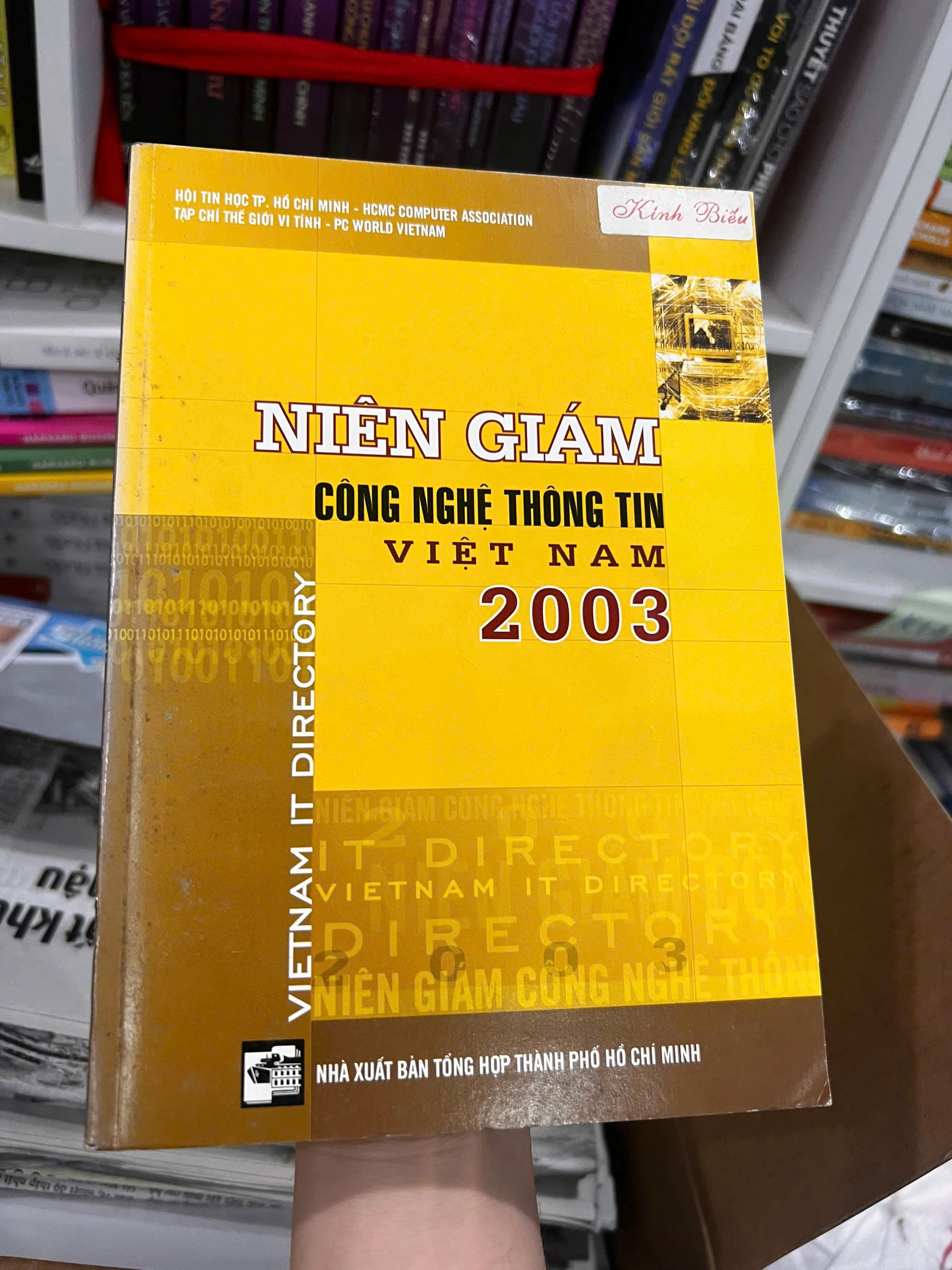 Niên Giám Công Nghệ Thông Tin Việt Nam 2003 by Võ Công Nam - Sách Book Cover - Ngọc Hiển Books