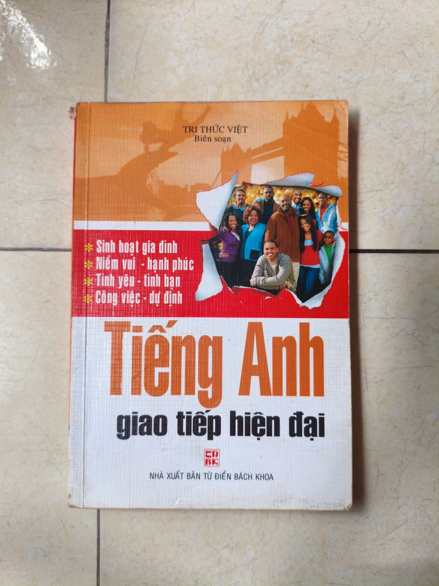 Tiếng Anh giao tiếp hiện đại 🌱 by  - Sách Book Cover - Ngọc Hiển Books