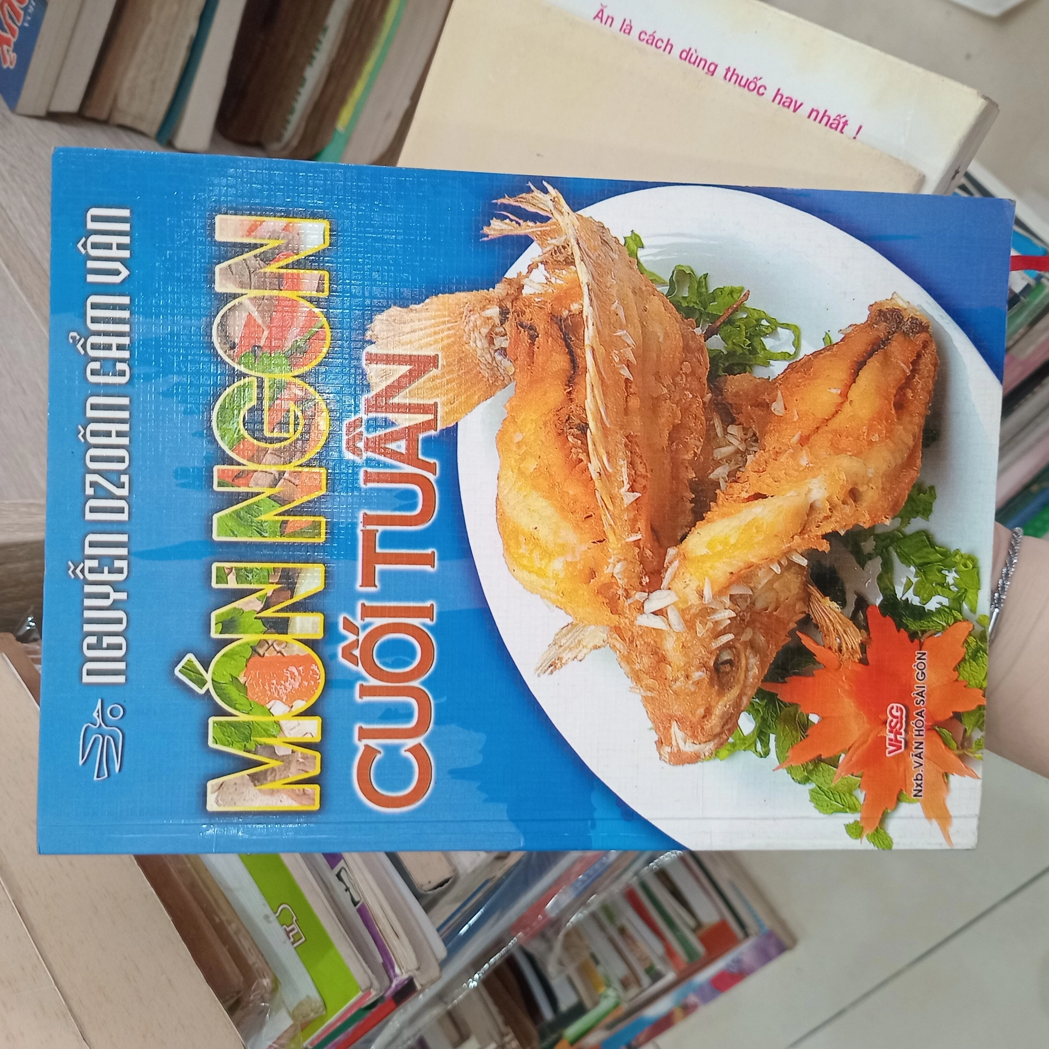 Món ngon cuối tuần 📚 by Quỳnh Chi - Sách Book Cover - Ngọc Hiển Books