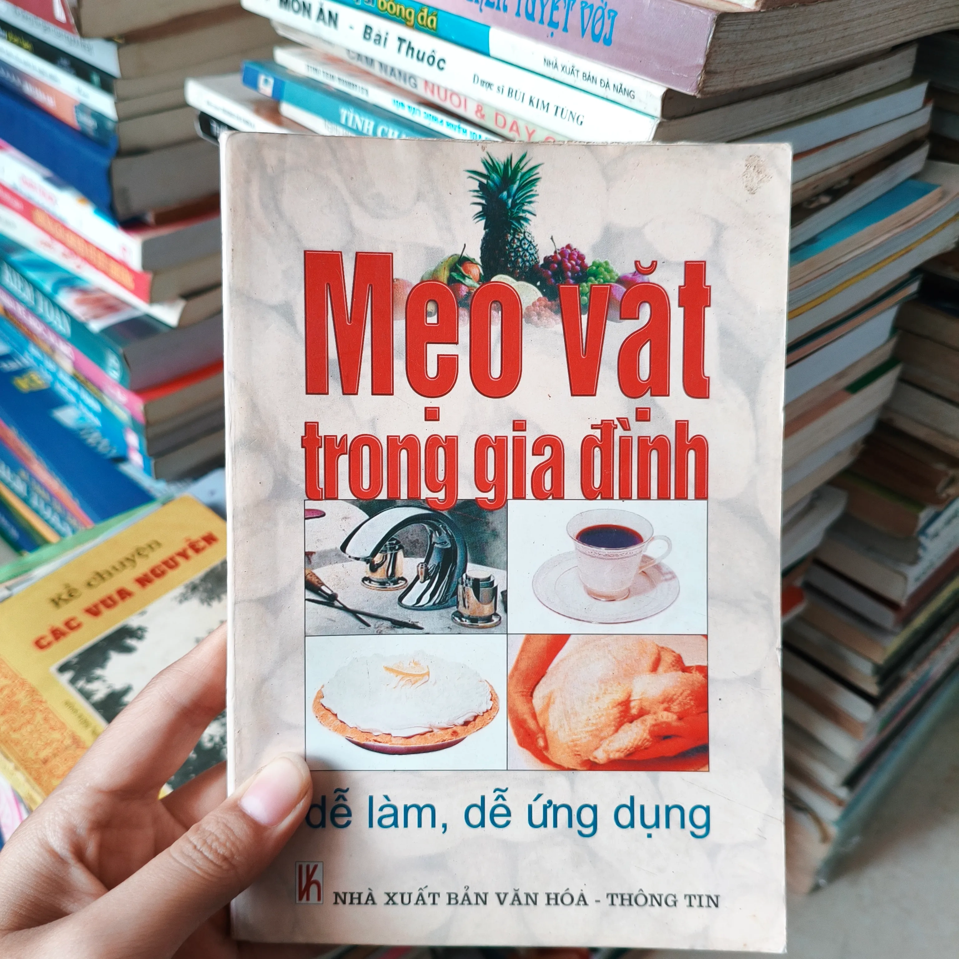 Mẹo vặt trong gia đình 🌱 by  - Sách Book Cover - Ngọc Hiển Books