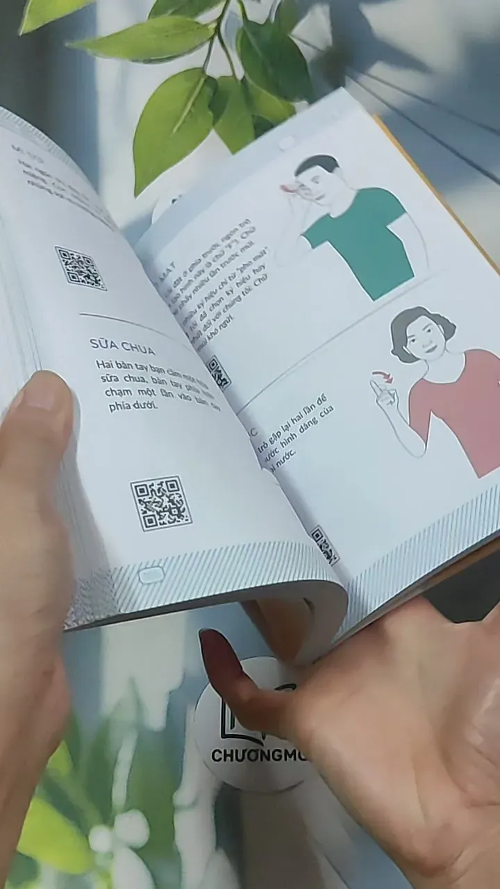 150 ký hiệu ngôn ngữ giúp cha mẹ và trẻ sơ sinh hiểu nhau - Christine Nougarolles  688559