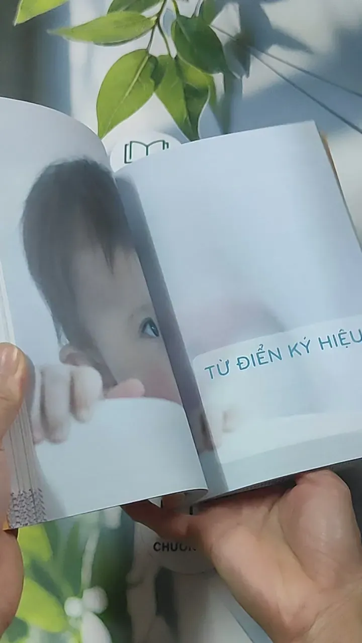 150 ký hiệu ngôn ngữ giúp cha mẹ và trẻ sơ sinh hiểu nhau - Christine Nougarolles  688559