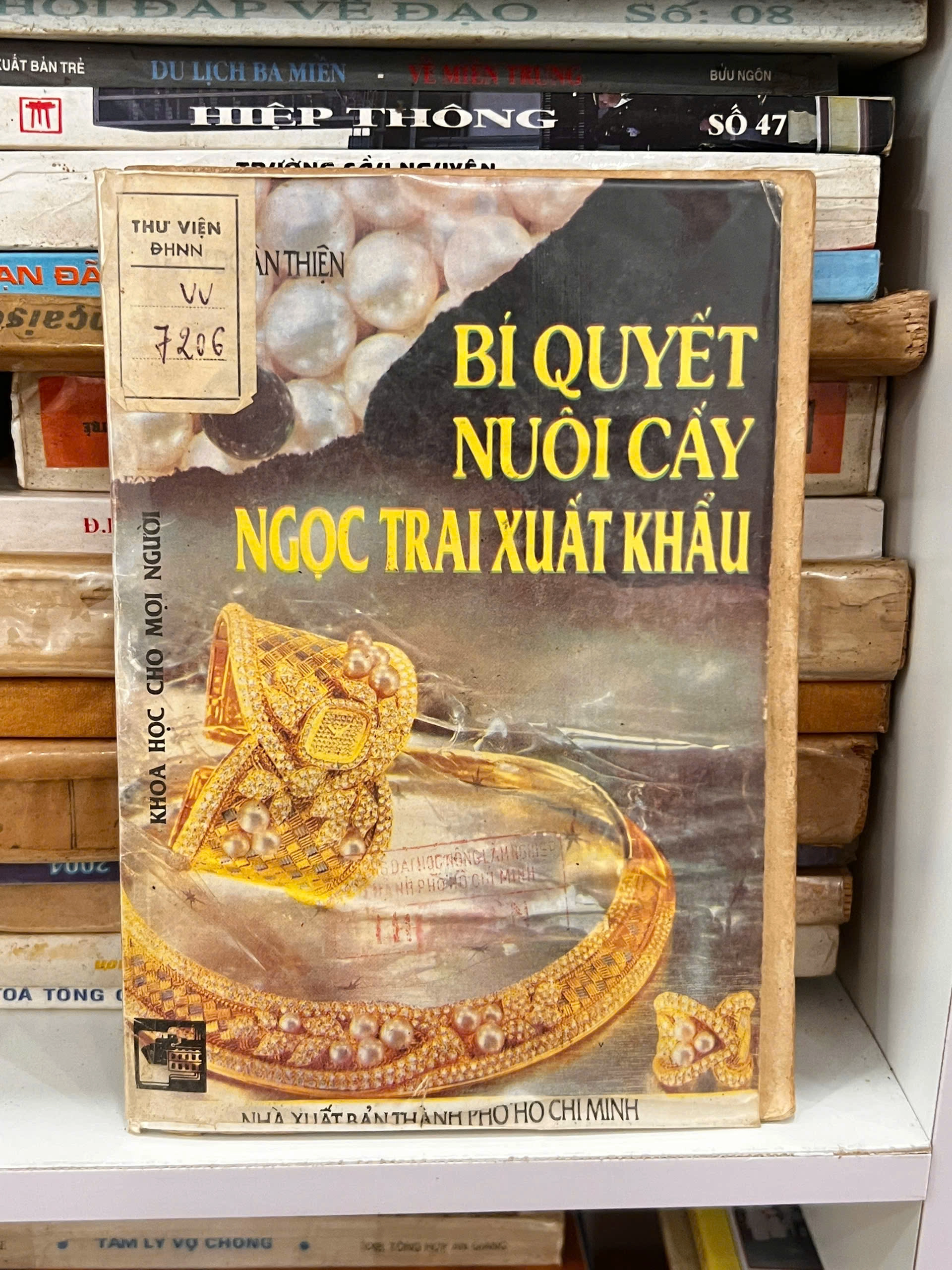 Bí quyết nuôi cấy ngọc trai xuất khẩu by Trần Doãn Thiện - Sách Book Cover - Ngọc Hiển Books