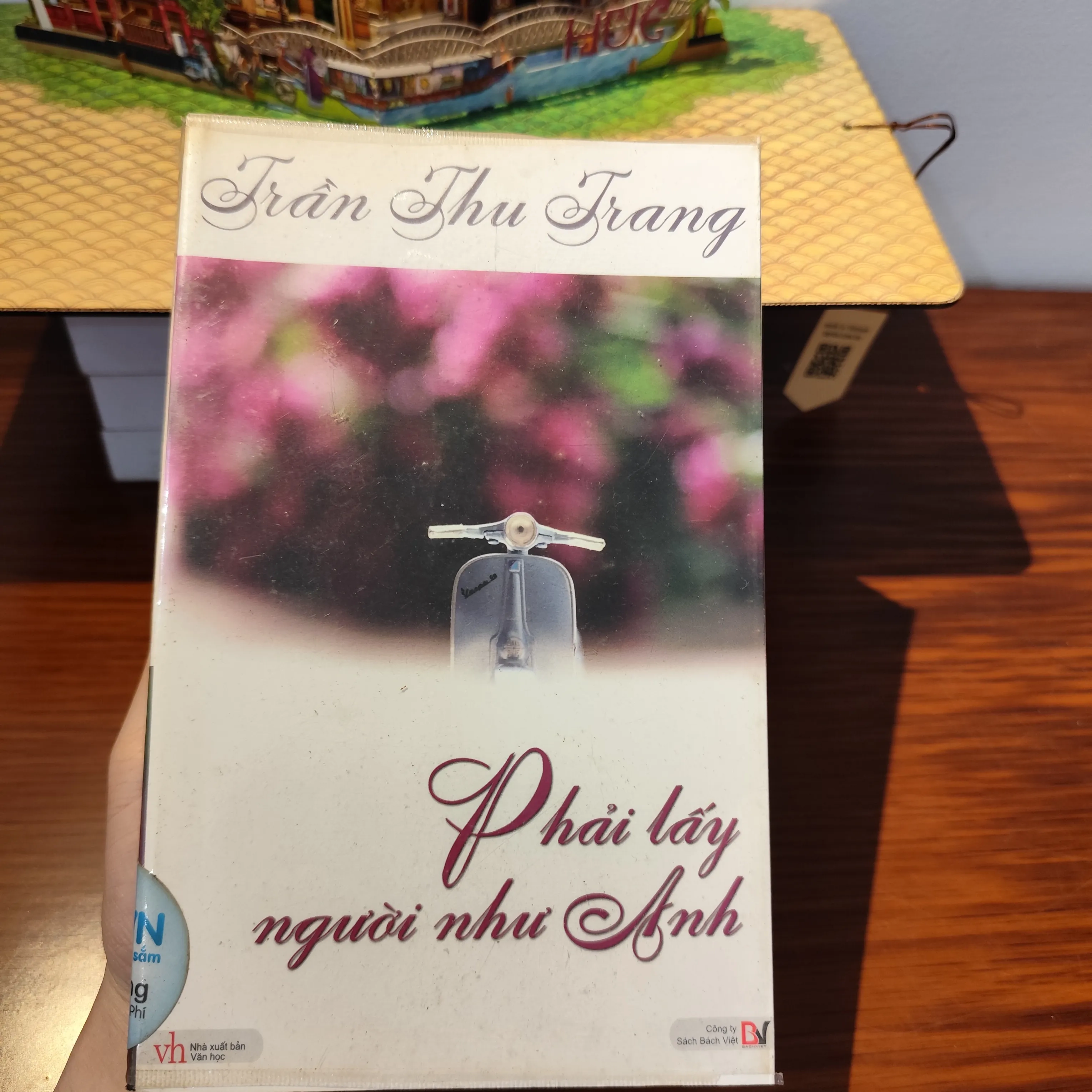 Phải lấy người như anh by  - Sách Book Cover - Ngọc Hiển Books