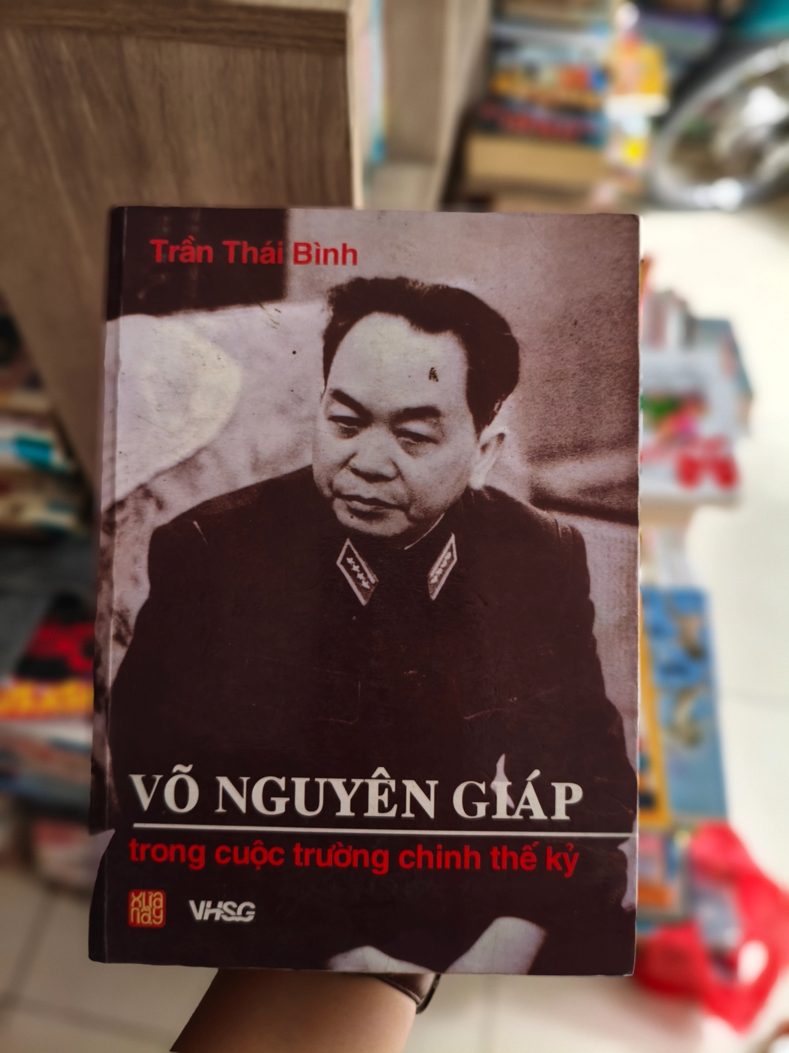 Võ Nguyên Giáp trong cuộc trường chinh thế kỉ 🌱 by  - Sách Book Cover - Ngọc Hiển Books