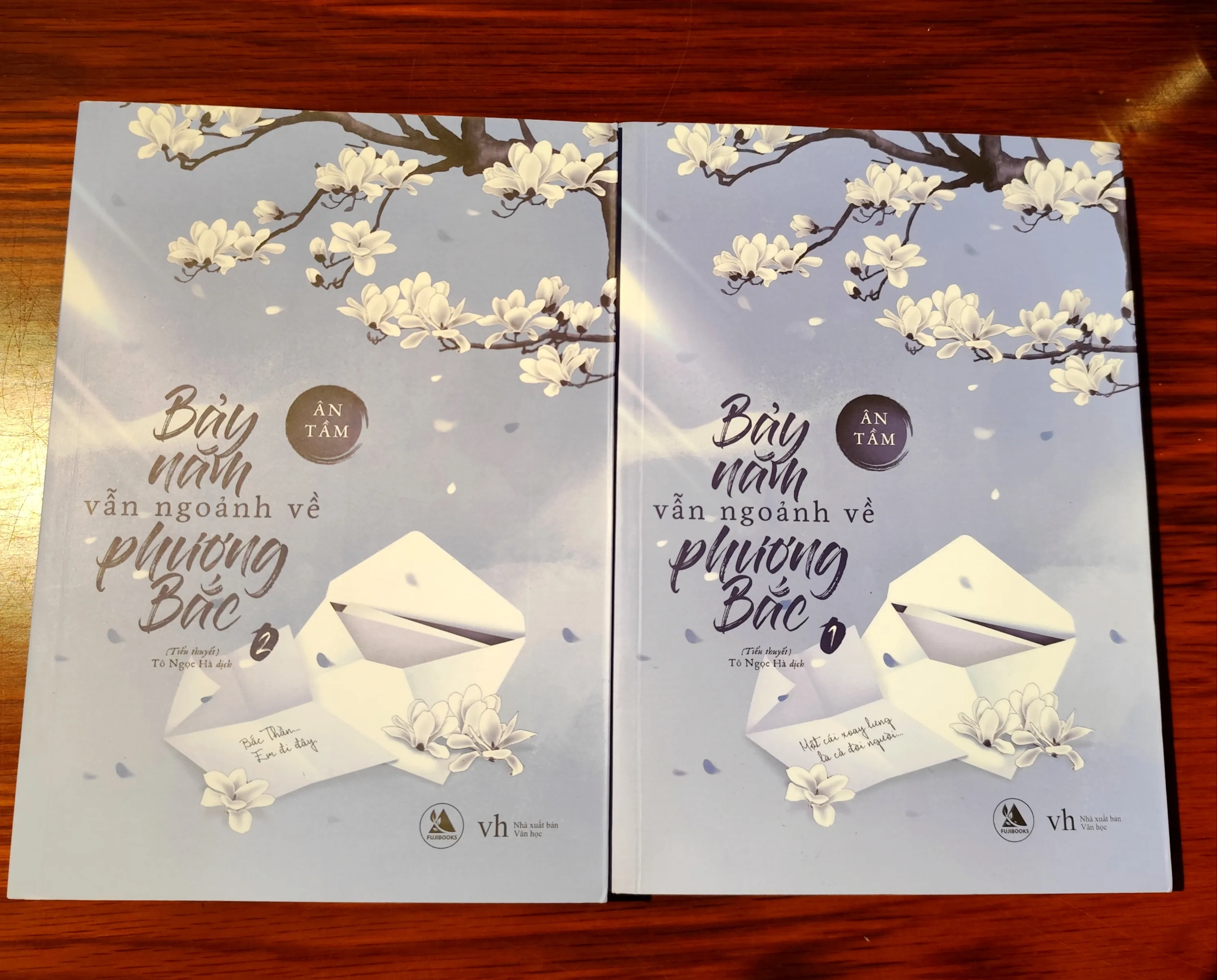 Bảy năm vẫn ngoảnh về Phương Bắc tập 1+2 by  - Sách Book Cover - Ngọc Hiển Books