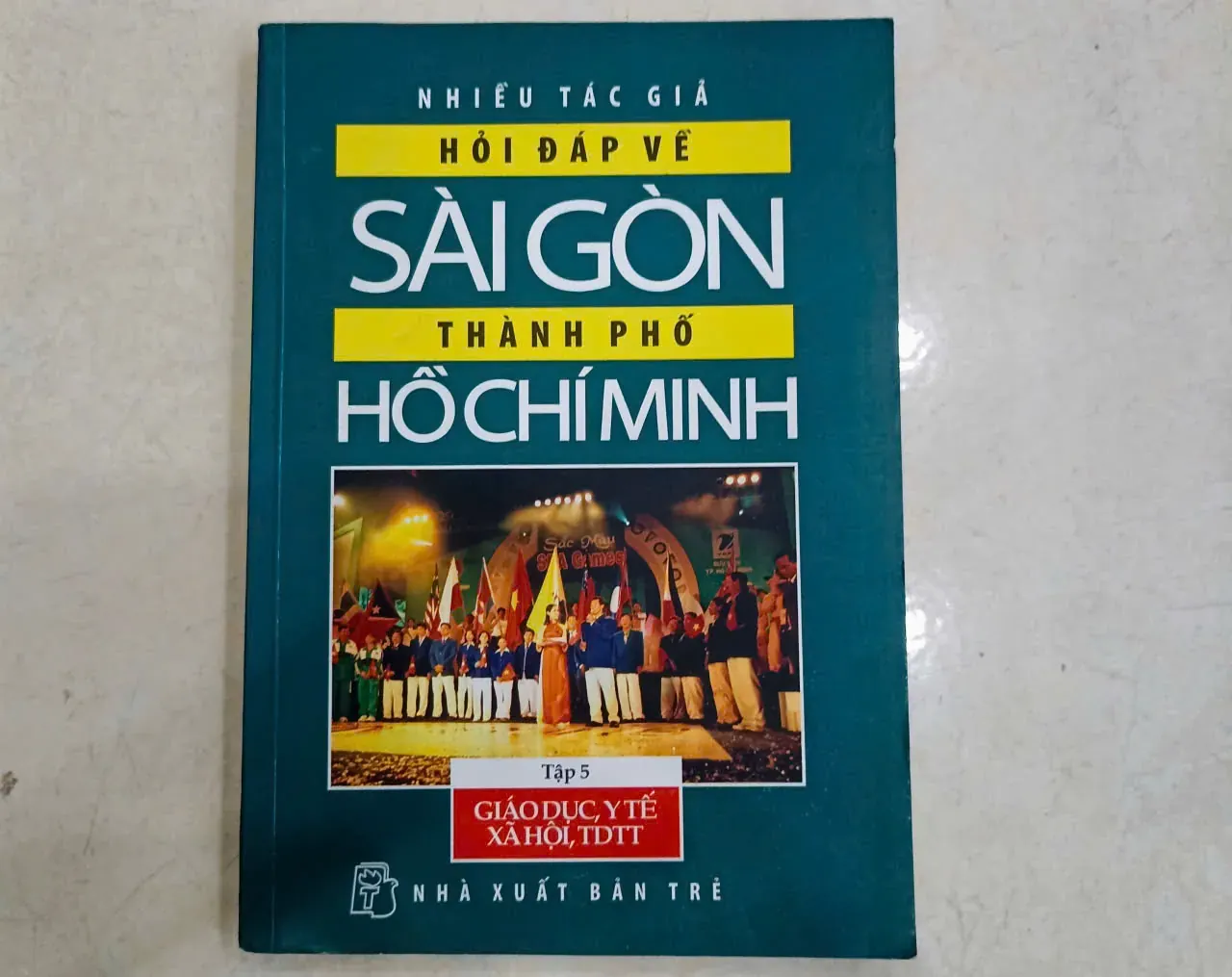 Hỏi Đáp Về Sài Gòn - Thành Phố Hồ Chí Minh - Tập 5🌻 by  - Sách Book Cover - Ngọc Hiển Books