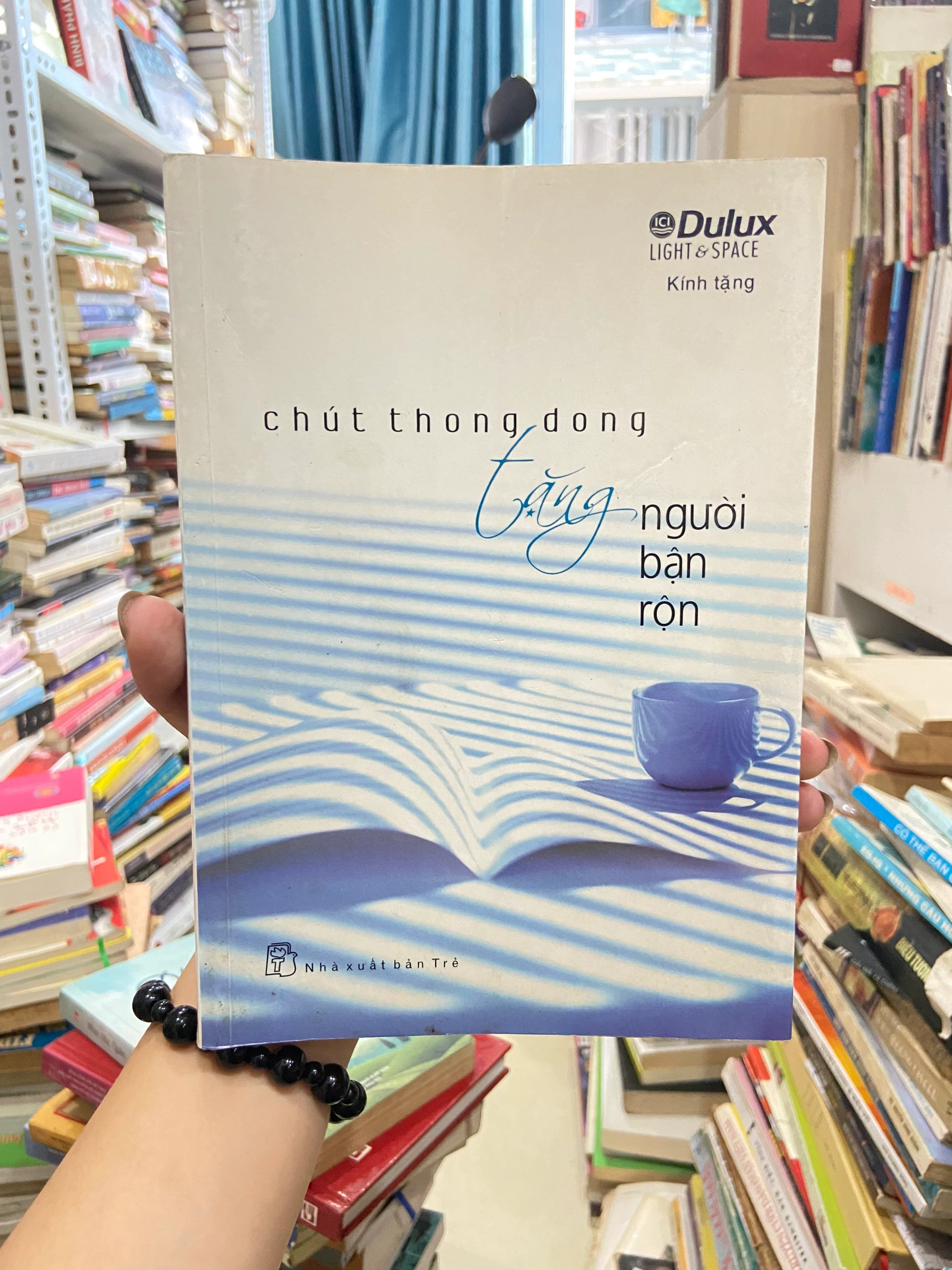 Chút thong dong tặng người bận rộn by Không tìm thấy thông tin (không rõ tác giả) - Sách Book Cover - Ngọc Hiển Books