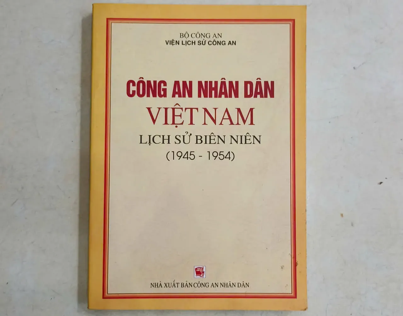 Công an nhân dân Việt Nam: Lịch sử biên niên (1945-1954)🌻 by  - Sách Book Cover - Ngọc Hiển Books