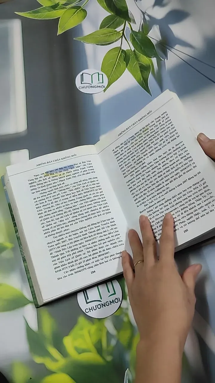 [MIỄN PHÍ BỌC SÁCH] Những Bàn Chân Không Mỏi 1: Ra Trận (Truyện Ký) 750805