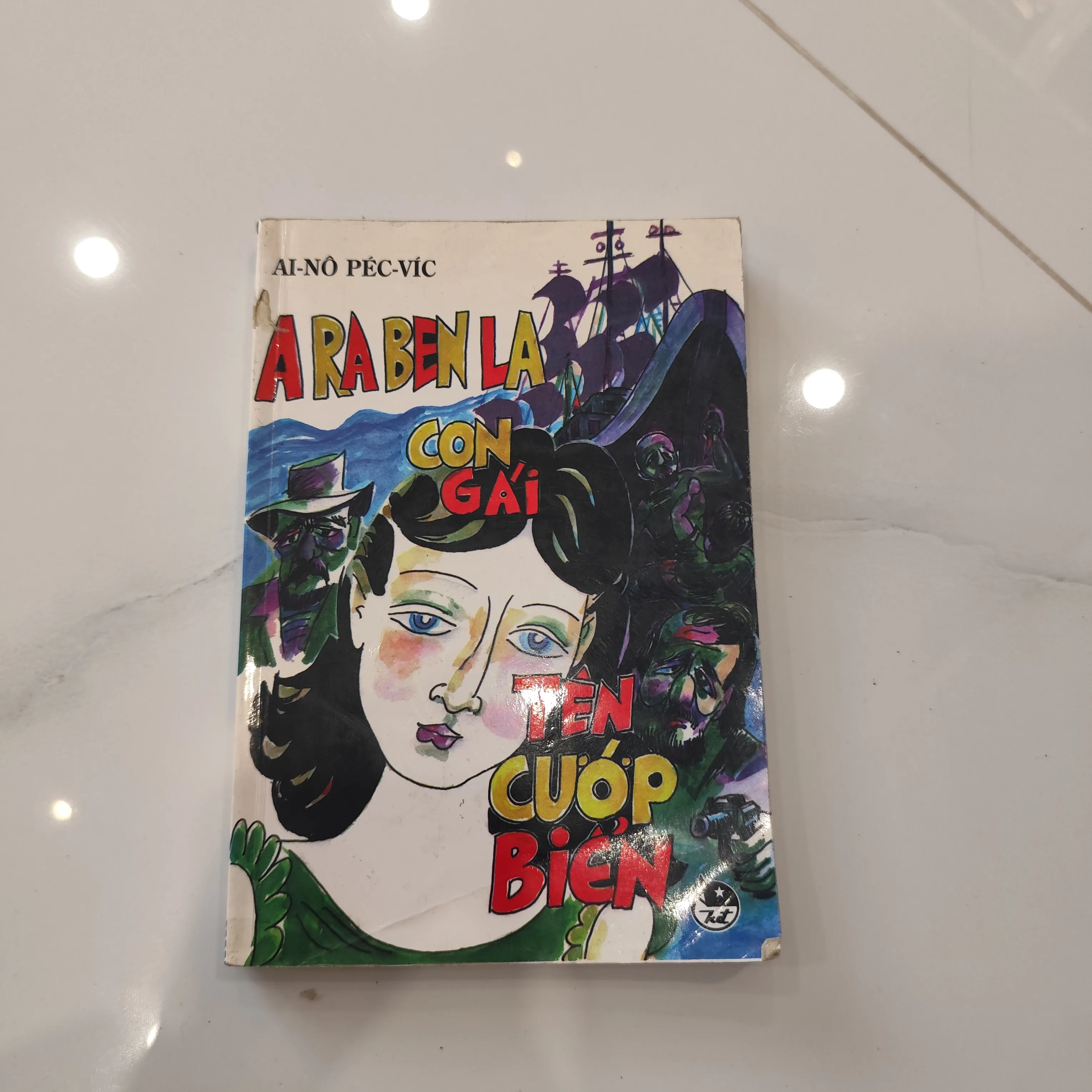 A RA BENLA con gái tên cướp biển by  - Sách Book Cover - Ngọc Hiển Books