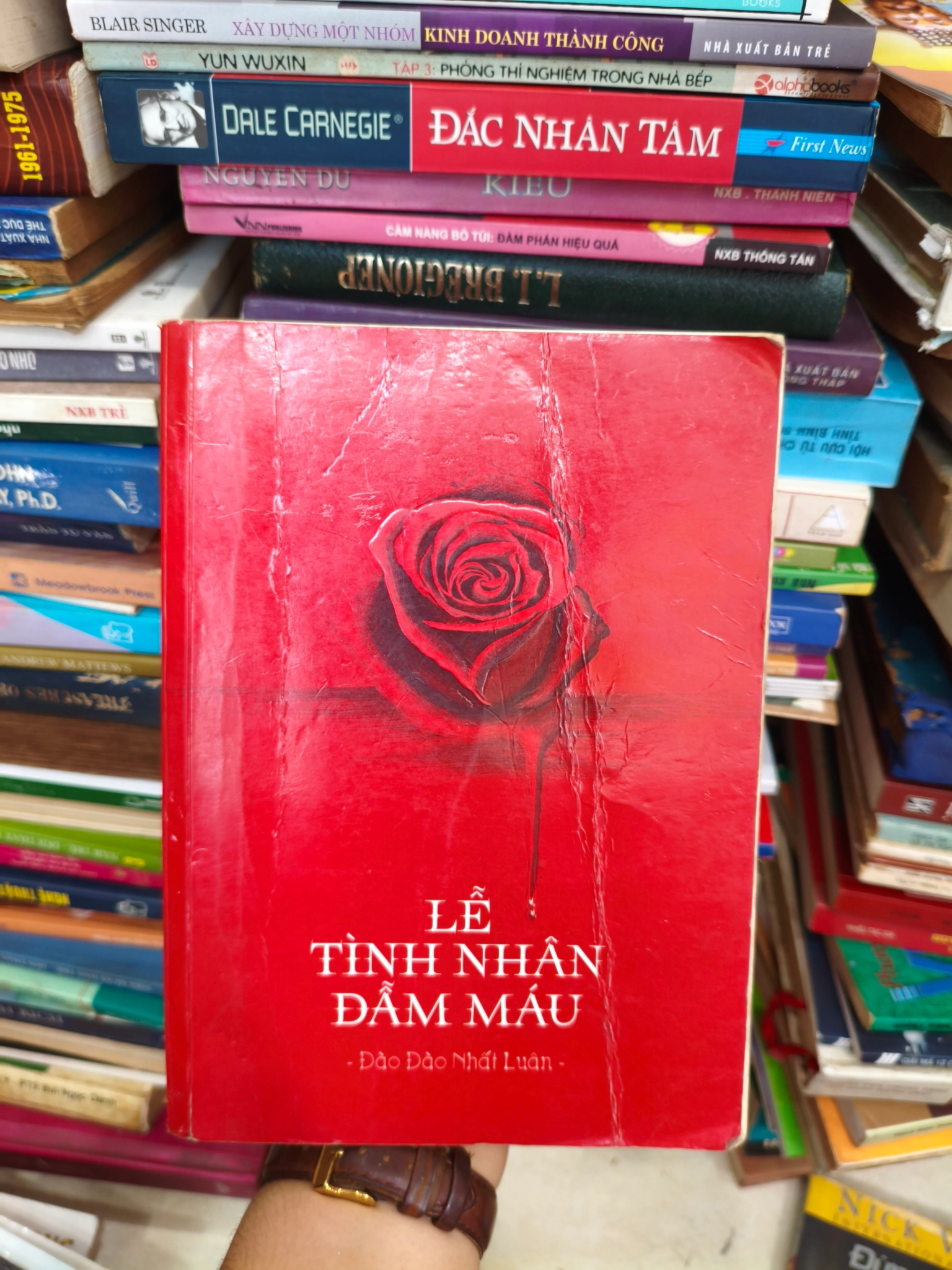 Lễ tình nhân đẫm máu 🌱 by Đào Đào Nhất Luân - Sách Book Cover - Ngọc Hiển Books