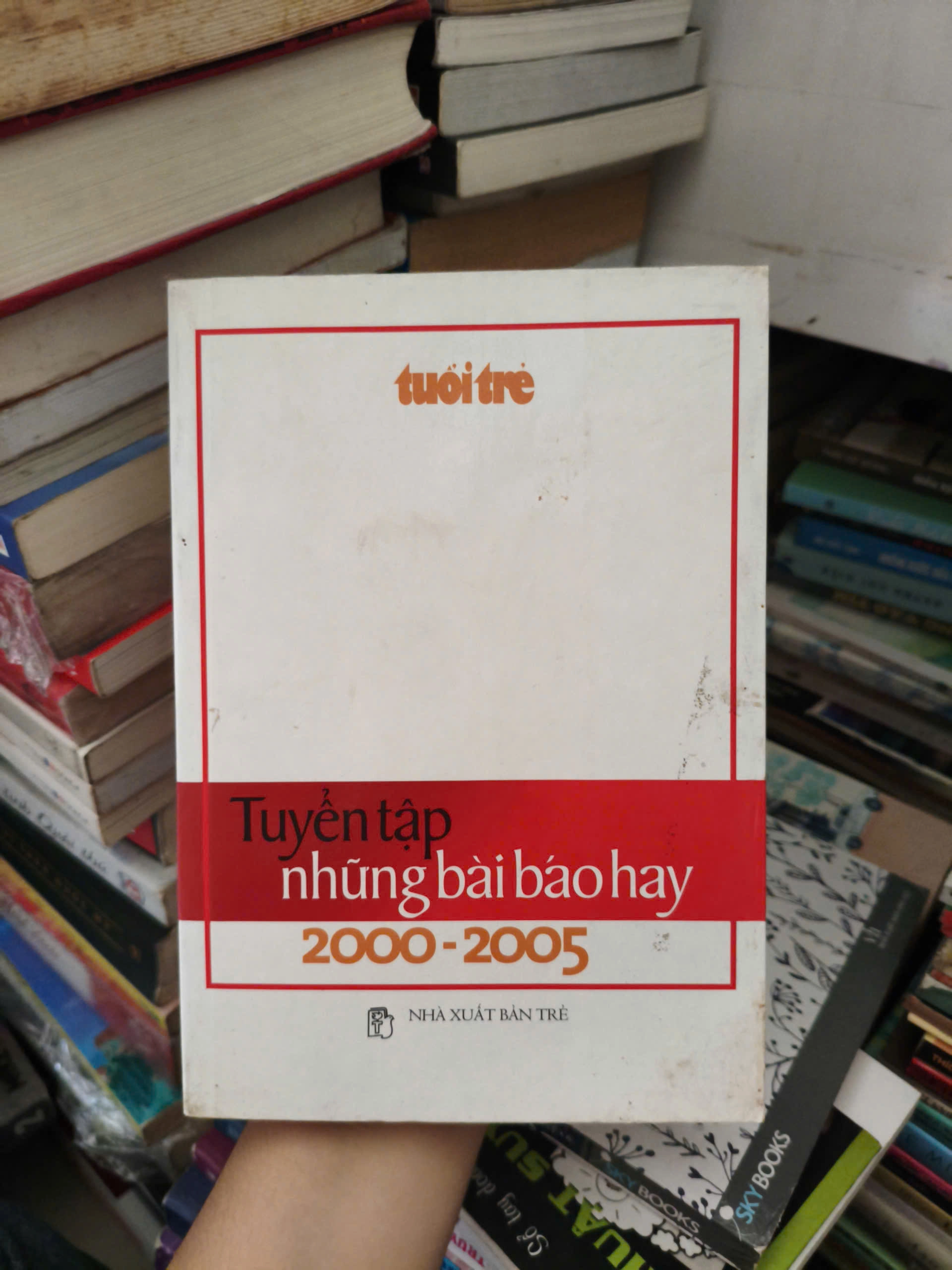 Tuyển Tập Những Bài Báo Hay 2000 - 2005 by Lê Hoàng (chủ biên); Hải Âu; Lê Anh Đủ; Thái Bình; Võ Hồng Quỳnh - Sách Book Cover - Ngọc Hiển Books