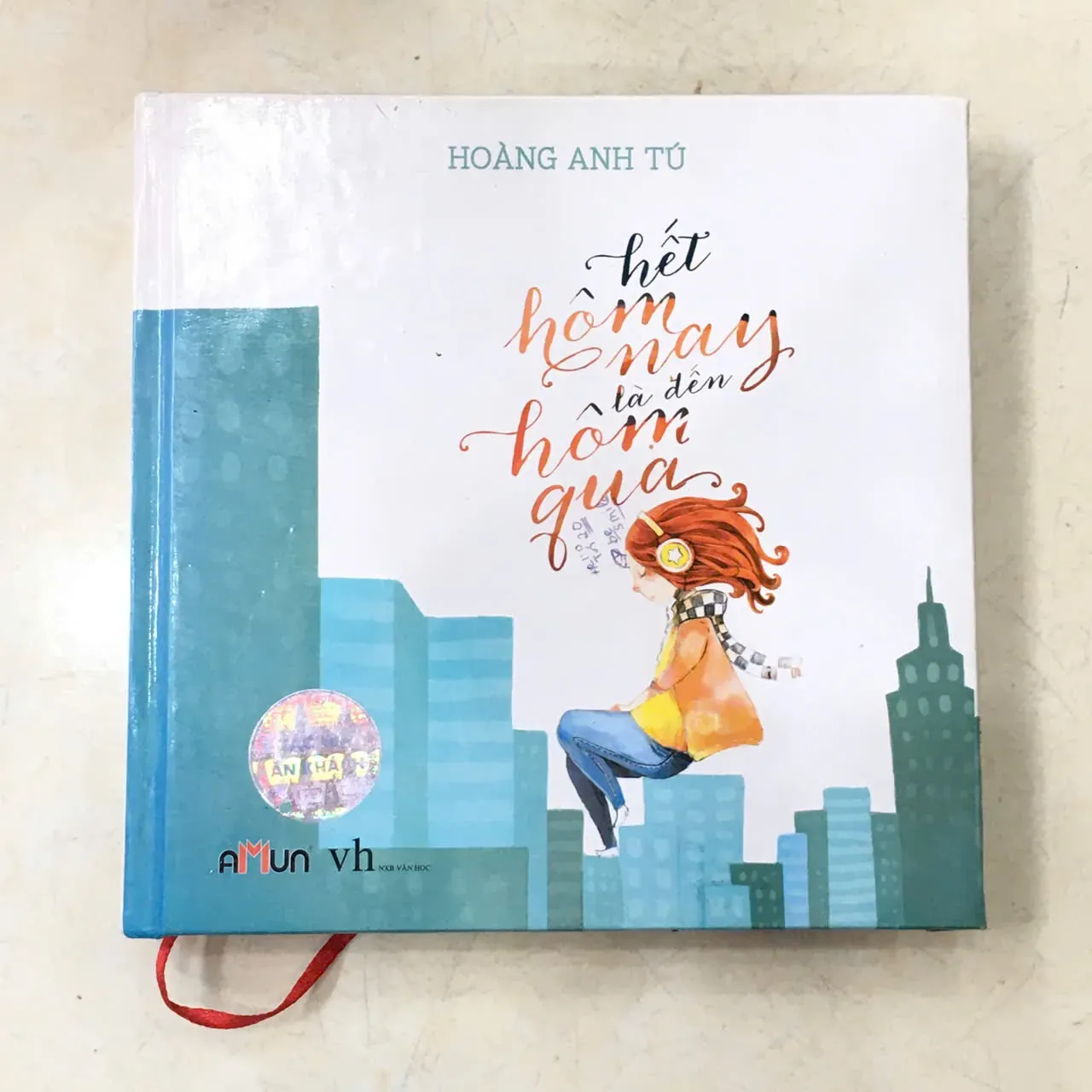 Hết Hôm Nay Là Đến Hôm Qua by Hoàng Anh Tú - Sách Book Cover - Ngọc Hiển Books