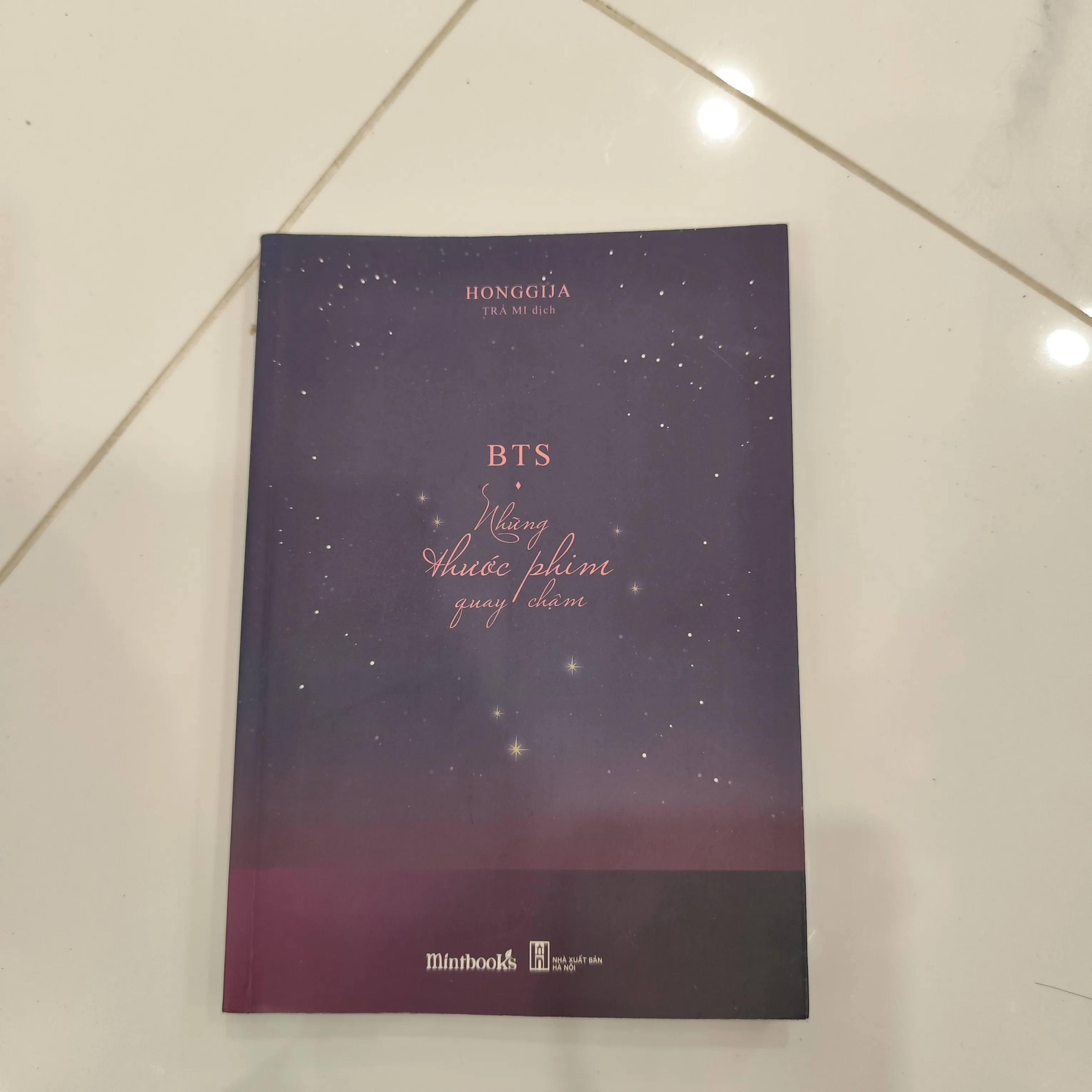 BTS những thước phim quay chậm by  - Sách Book Cover - Ngọc Hiển Books