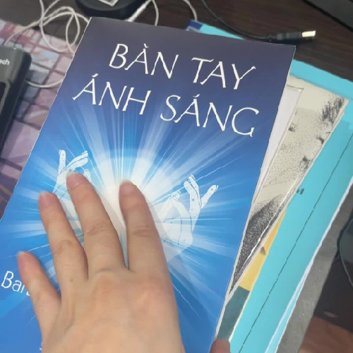 Sách Bàn Tay Ánh Sáng 477800