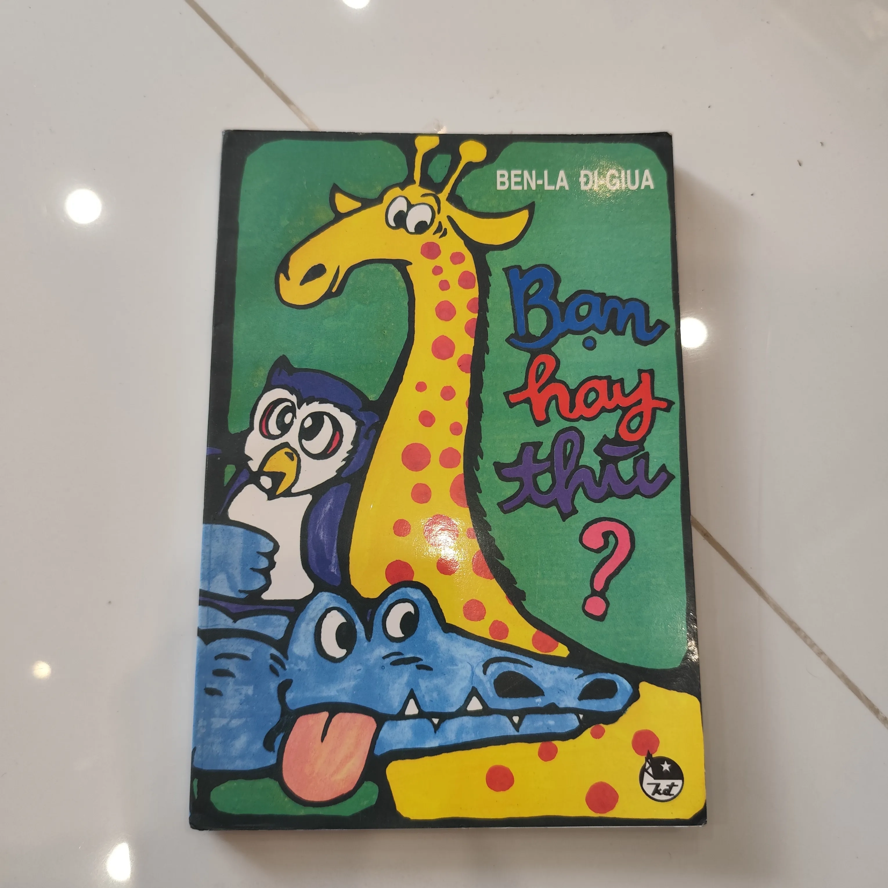 Bạn hay thù? by  - Sách Book Cover - Ngọc Hiển Books