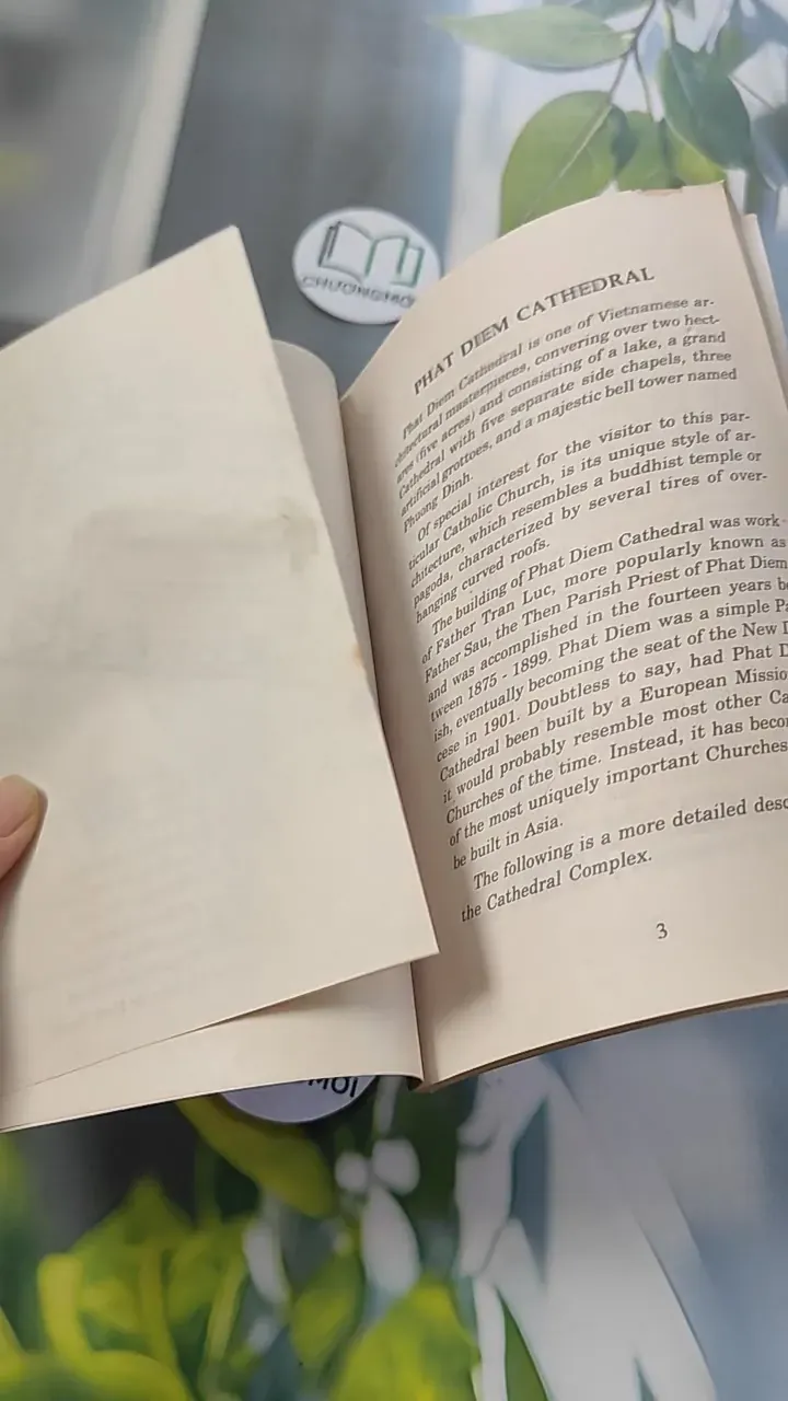 [MIỄN PHÍ BỌC SÁCH] [XƯA] Song ngữ Évêché de Phat Diem (Phat Diem Bishop's House) (1995) 754429