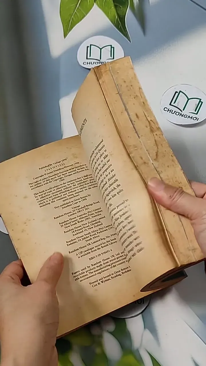 [MIỄN PHÍ BỌC SÁCH] Three Miles Down - James Hamilton-Paterson 703105